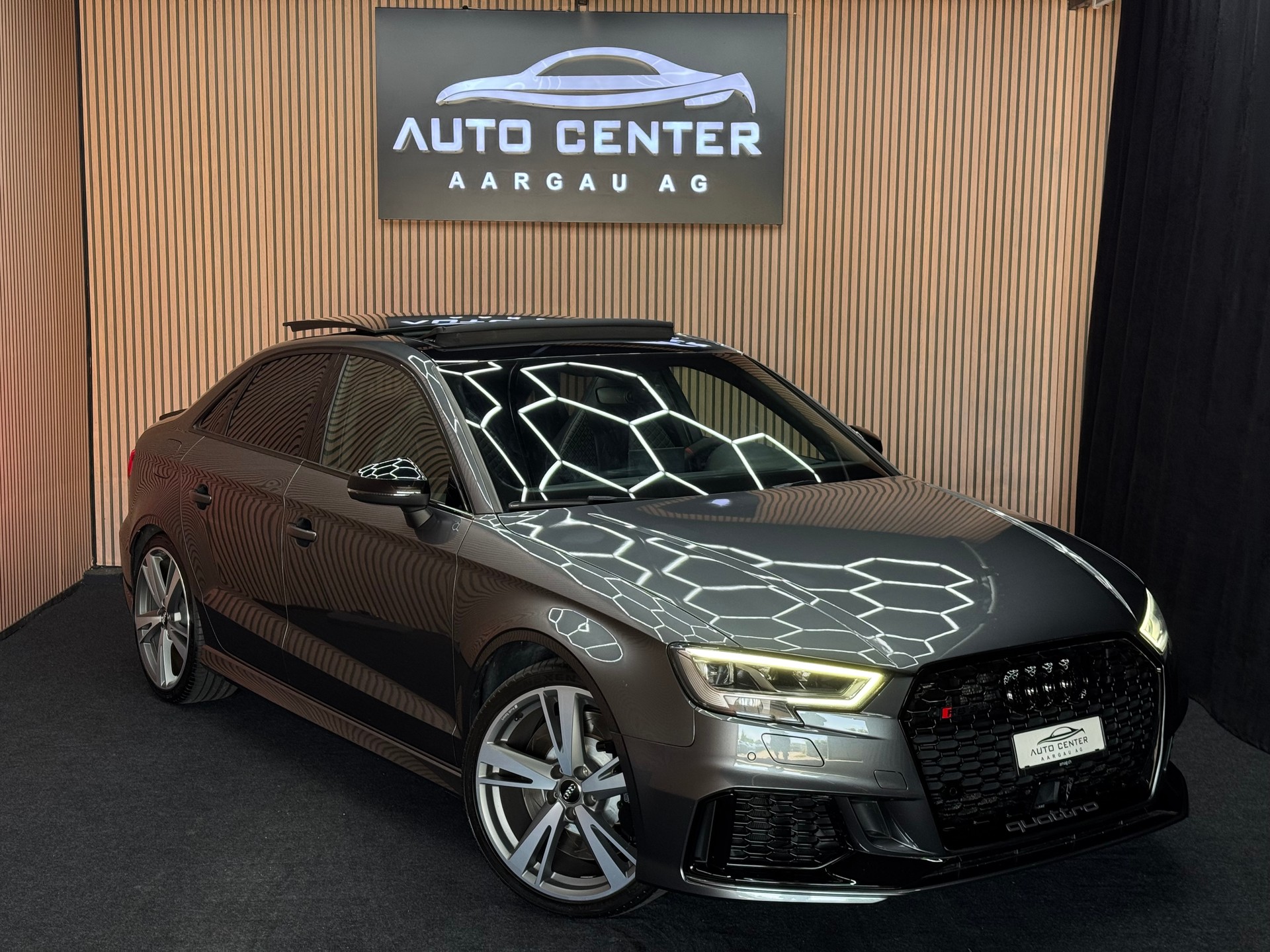 AUDI RS3 Limousine 2.5 T FSI quattro S-Tronic *ab CHF 299.-/ Monat*