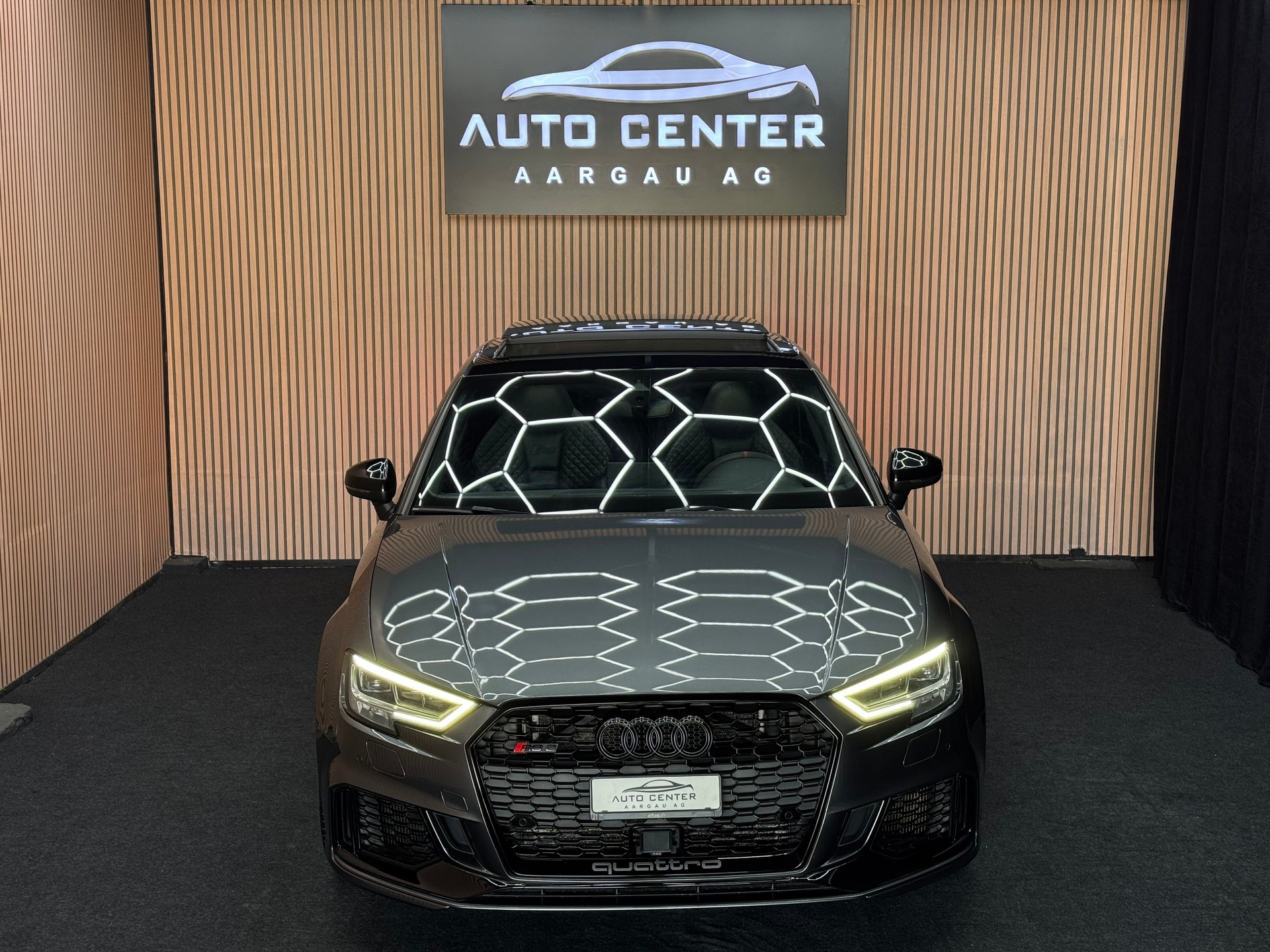 AUDI RS3 Limousine 2.5 T FSI quattro S-Tronic *ab CHF 299.-/ Monat*-showroom-element-1