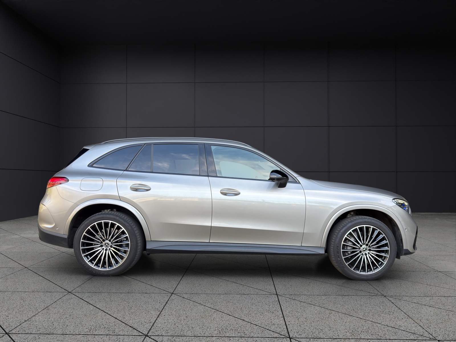 MERCEDES-BENZ GLC 400 e 4Matic 9G-Tronic-showroom-element-3