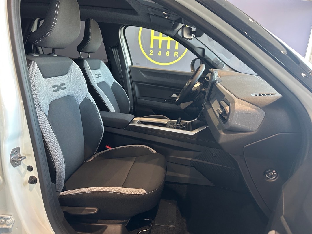 DACIA Bigster TCe Hybrid 150 48V Journey 4x4-image-13