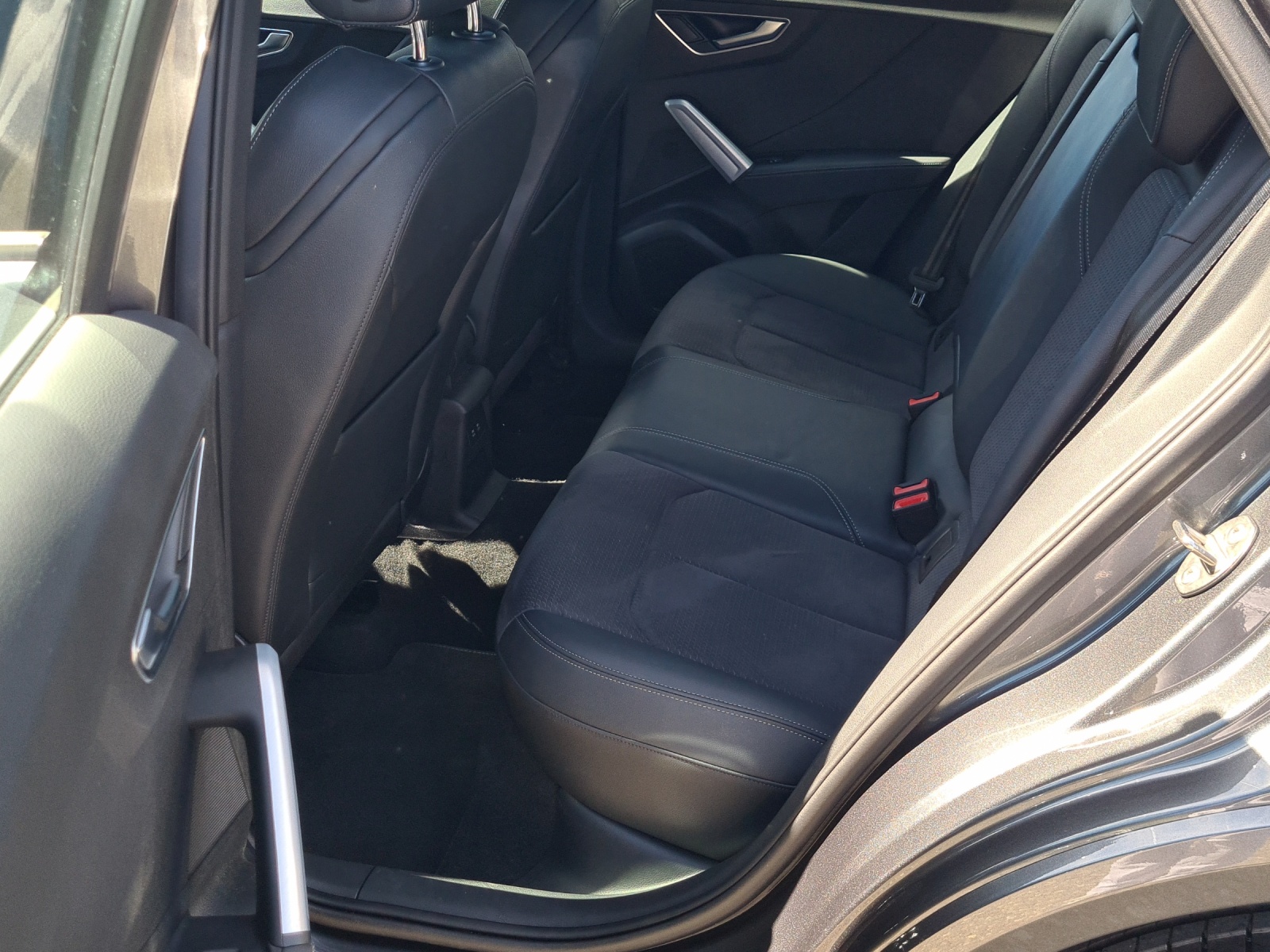 AUDI Q2 40 TFSI S line quattro S-tronic-image-11