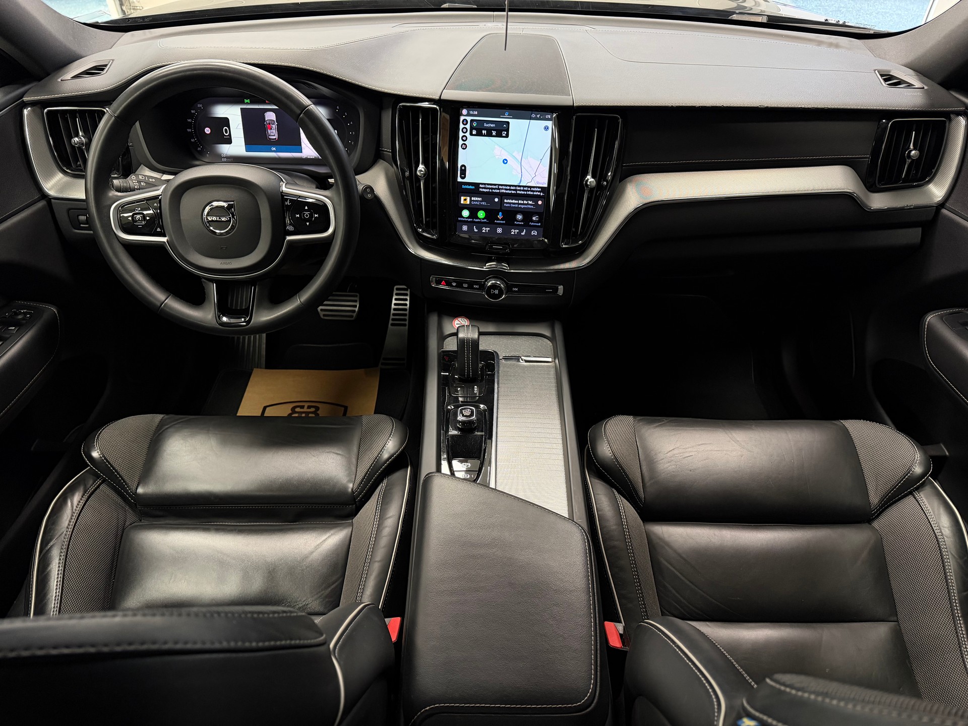 VOLVO XC60 B5 Diesel Mild Hybrid AWD R-Design Geartronic-image-14