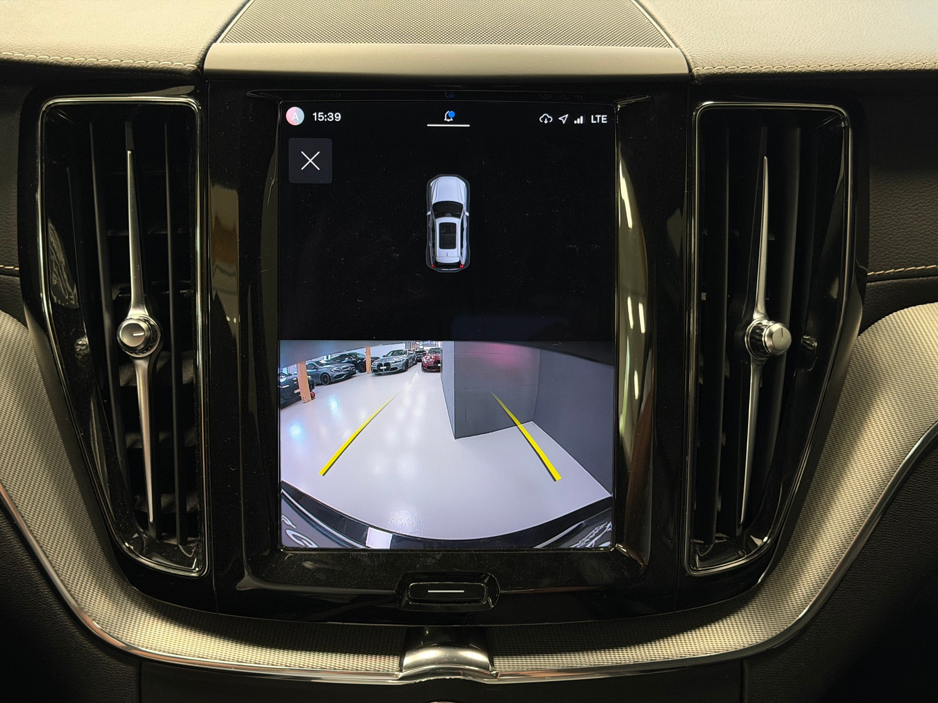 VOLVO XC60 B5 Diesel Mild Hybrid AWD R-Design Geartronic-image-18