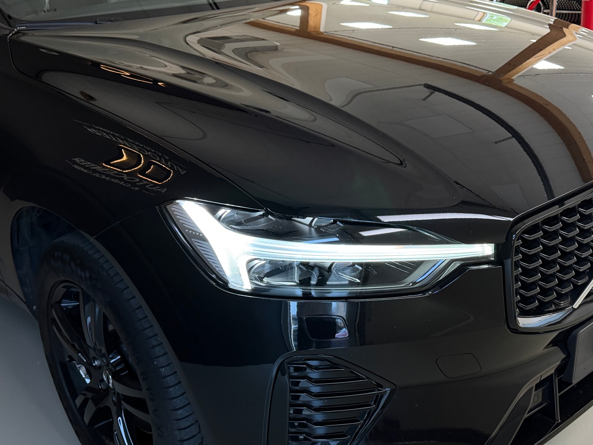 VOLVO XC60 B5 Diesel Mild Hybrid AWD R-Design Geartronic-image-6