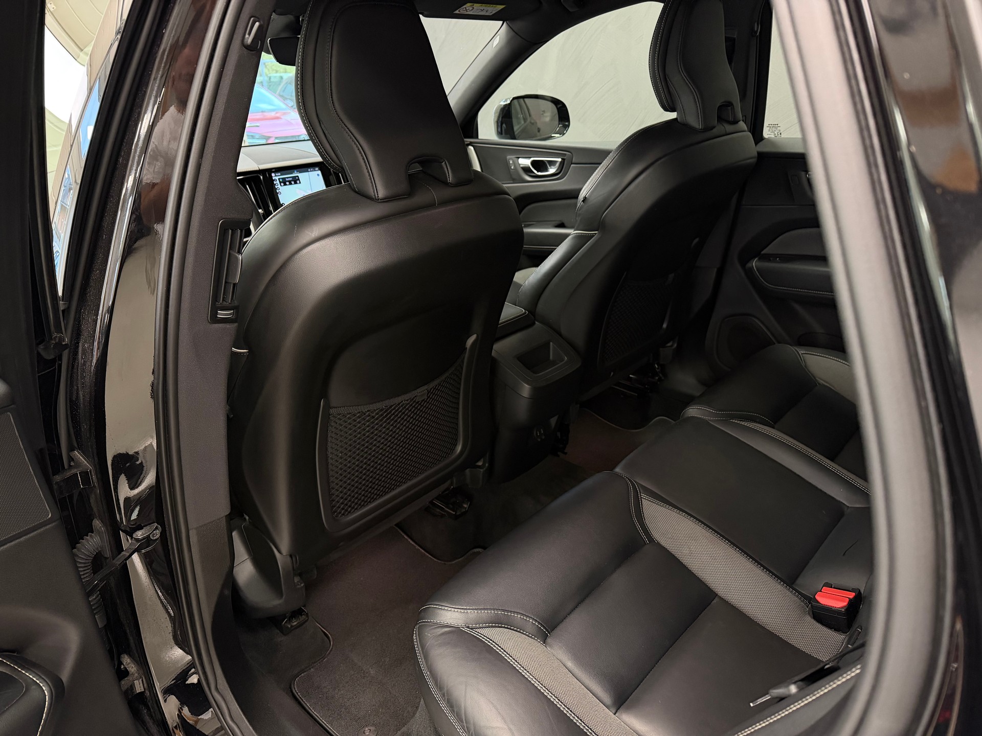 VOLVO XC60 B5 Diesel Mild Hybrid AWD R-Design Geartronic-image-13