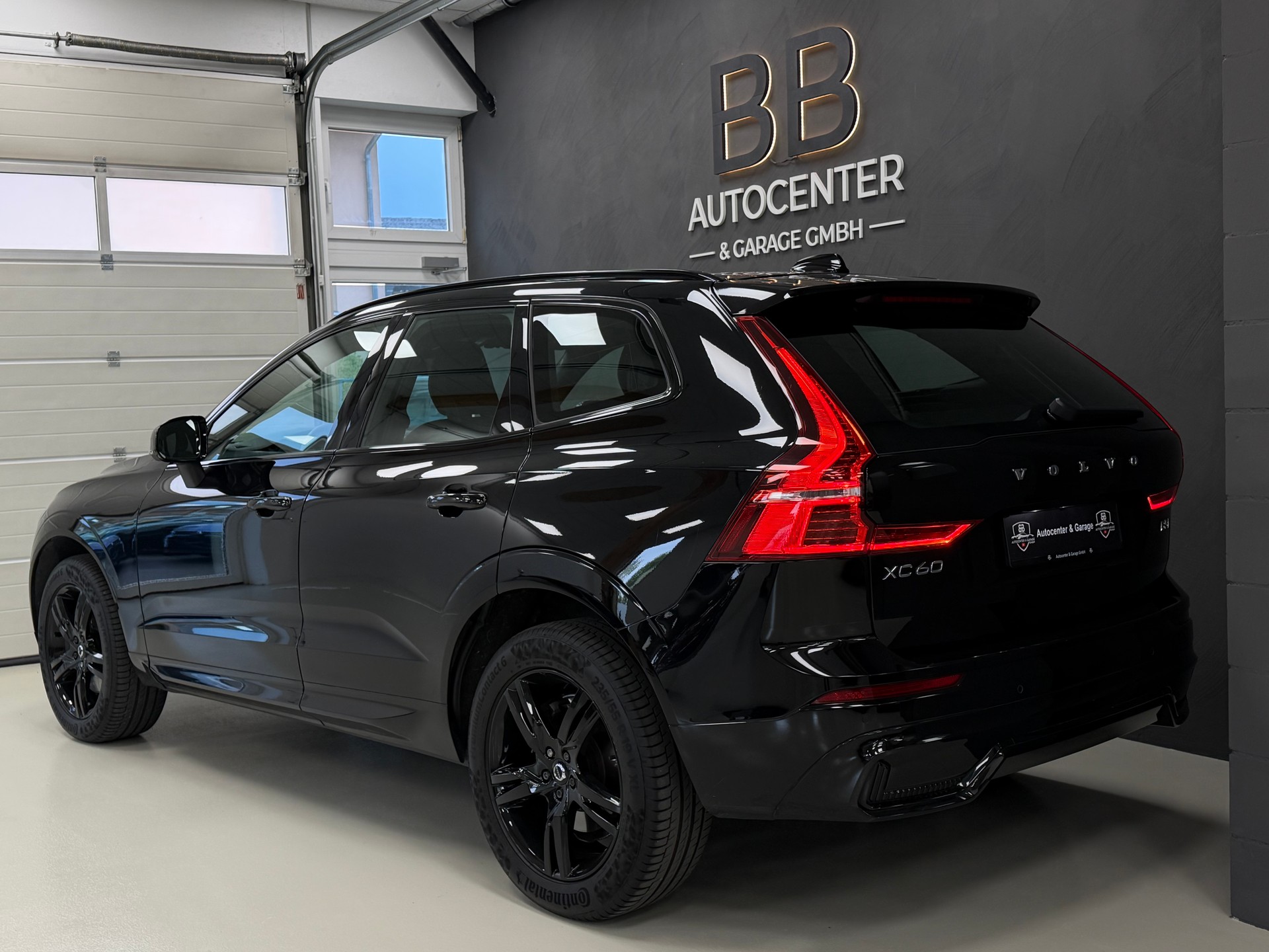 VOLVO XC60 B5 Diesel Mild Hybrid AWD R-Design Geartronic-image-4