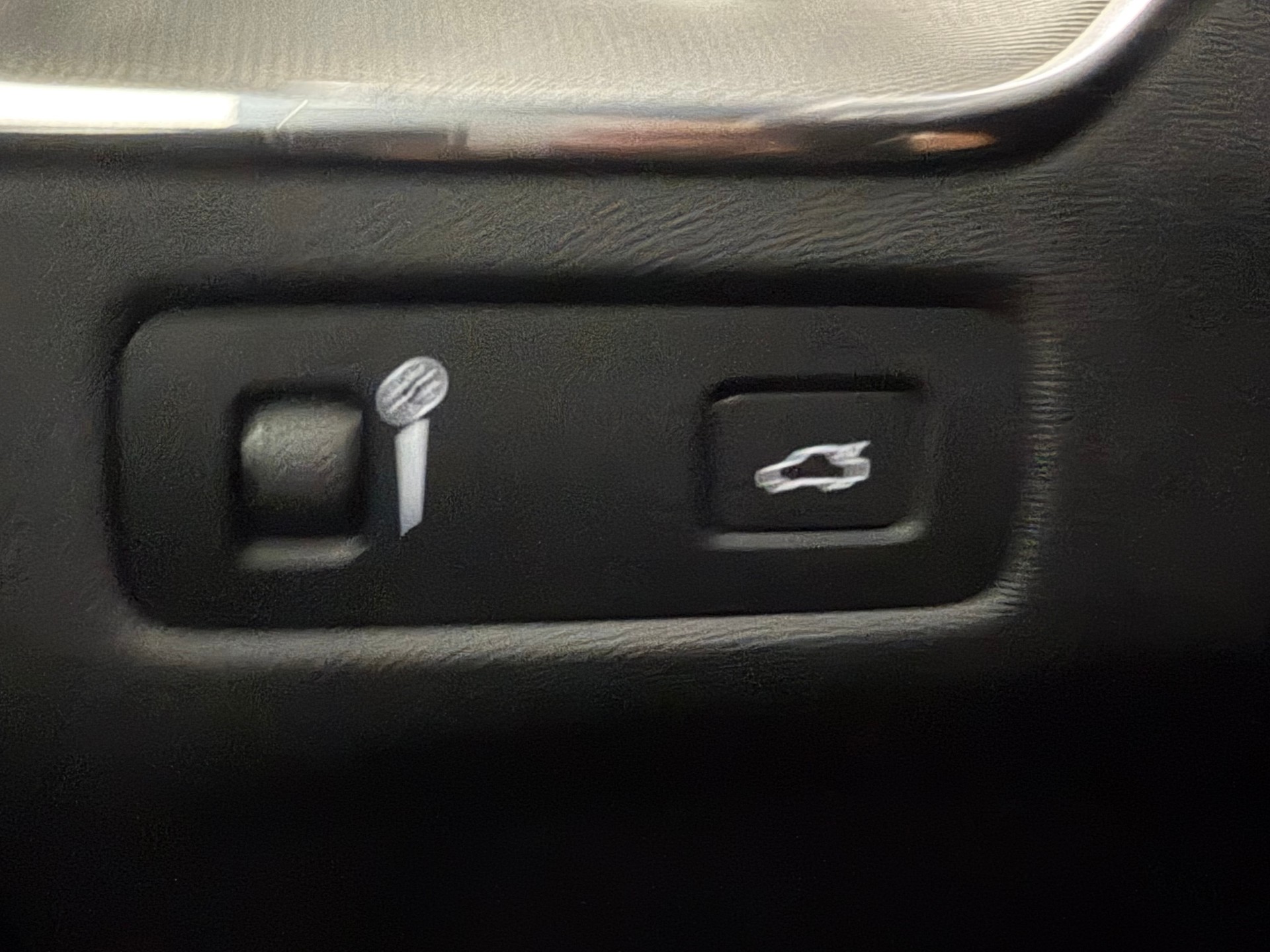 VOLVO XC60 B5 Diesel Mild Hybrid AWD R-Design Geartronic-image-20