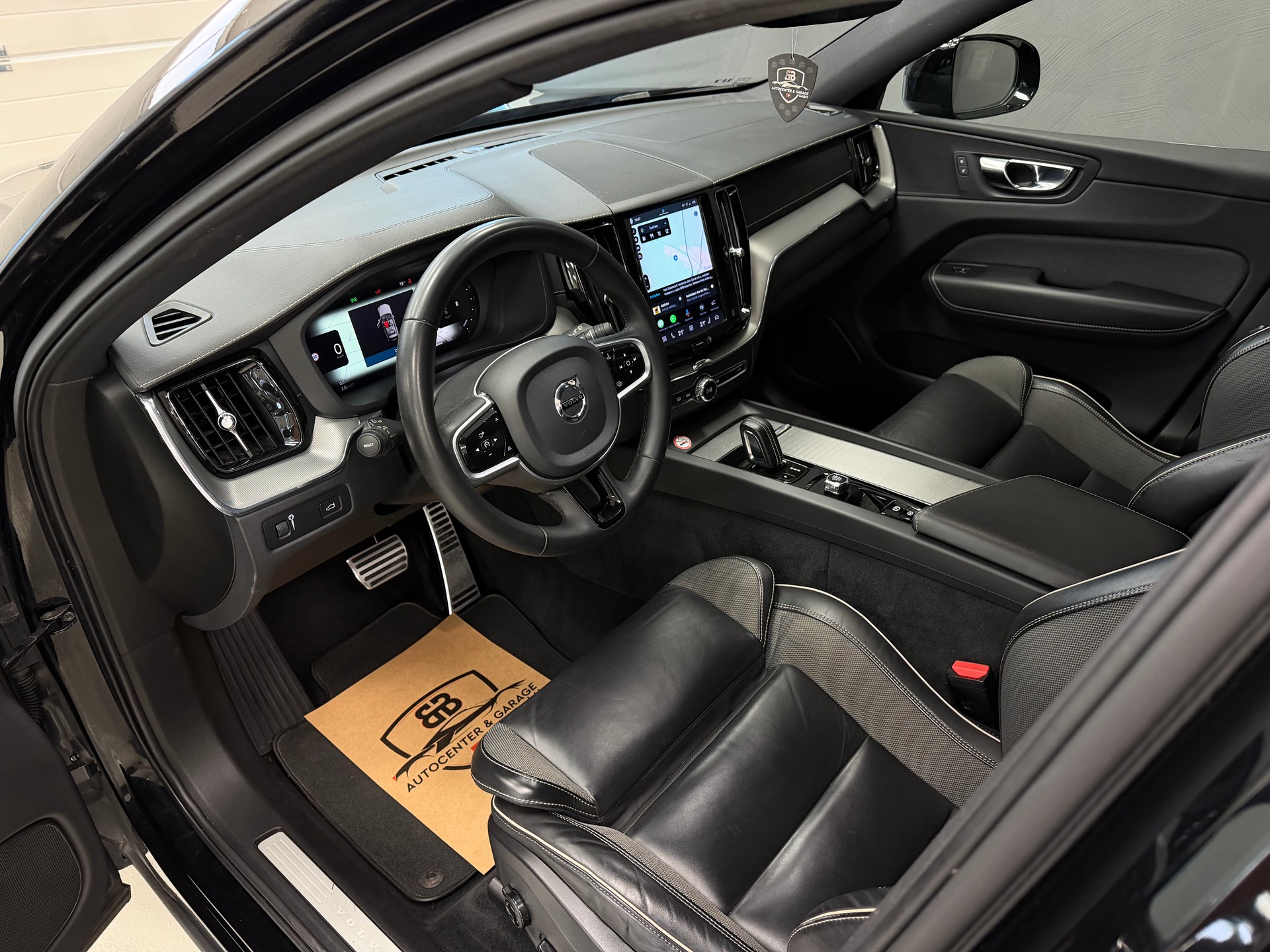 VOLVO XC60 B5 Diesel Mild Hybrid AWD R-Design Geartronic-image-9