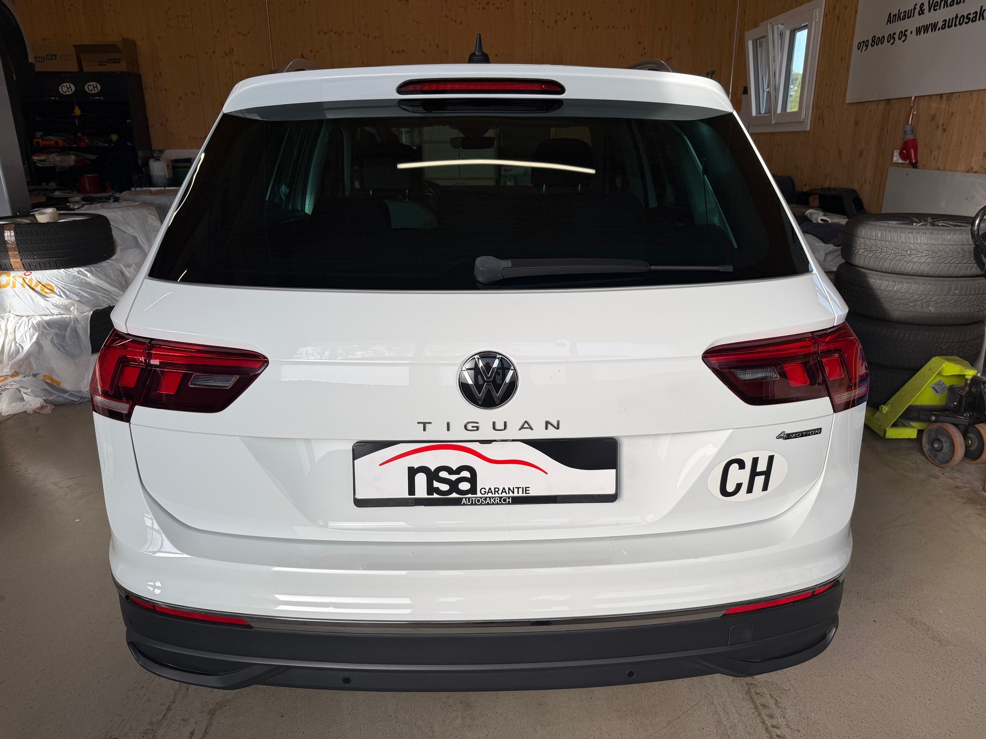 VW Tiguan 2.0 TDI SCR Life 4Motion DSG-image-4