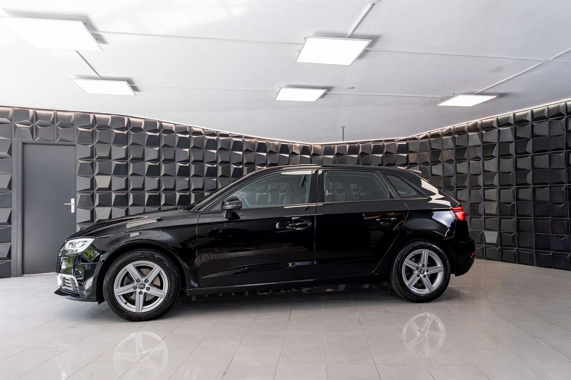 AUDI A3 Sportback 2.0 TDI S-tronic-showroom-element-1