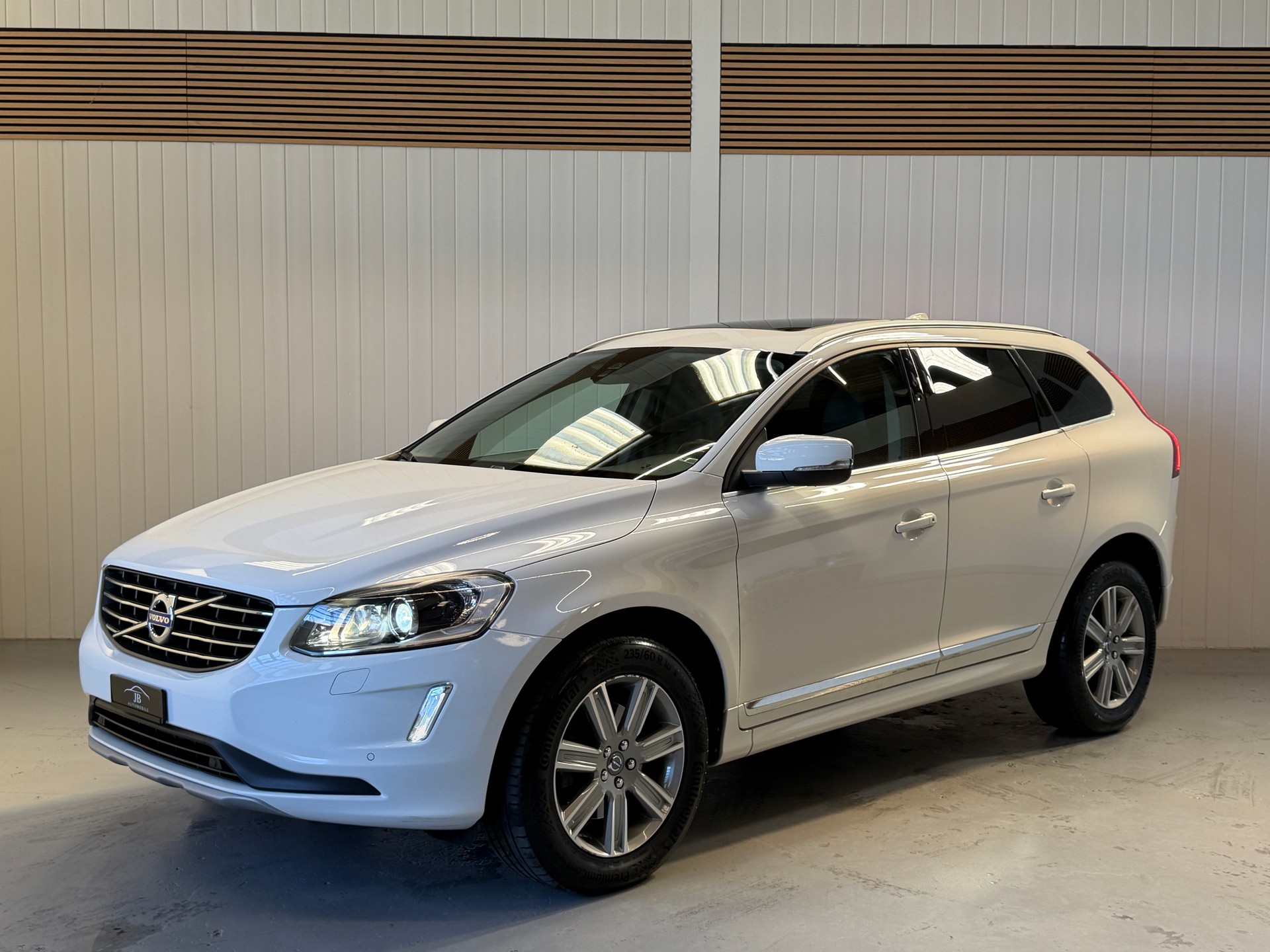 VOLVO XC60 D5 AWD Summum Geartronic - frisch ab MFK und Service - abnehmbare AHK