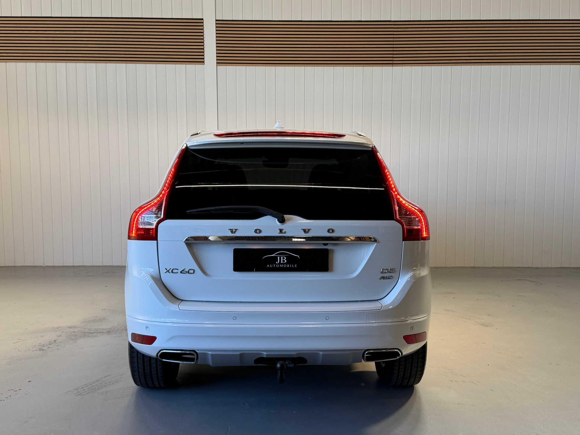 VOLVO XC60 D5 AWD Summum Geartronic - frisch ab MFK und Service - abnehmbare AHK-showroom-element-3
