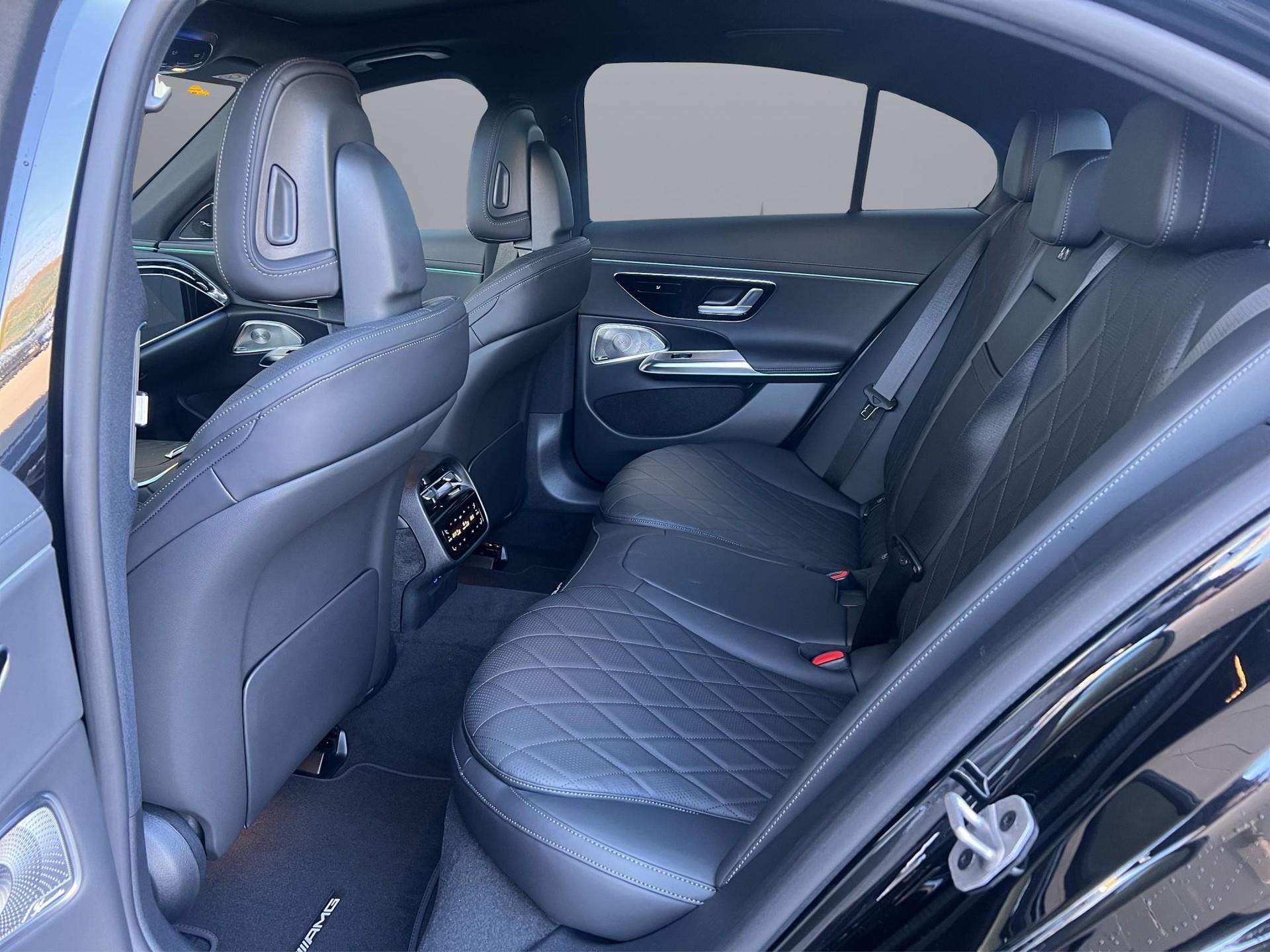 MERCEDES-BENZ E-Klasse W214 E 450 d AMG Line 4matic-image-8