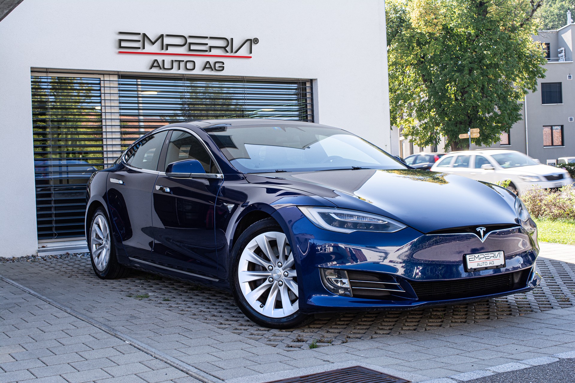 TESLA Model S 75 D
