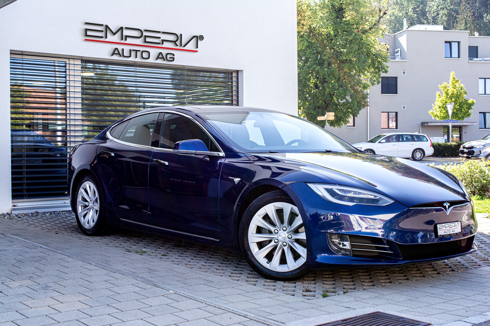 TESLA Model S 75 D-showroom-element-2