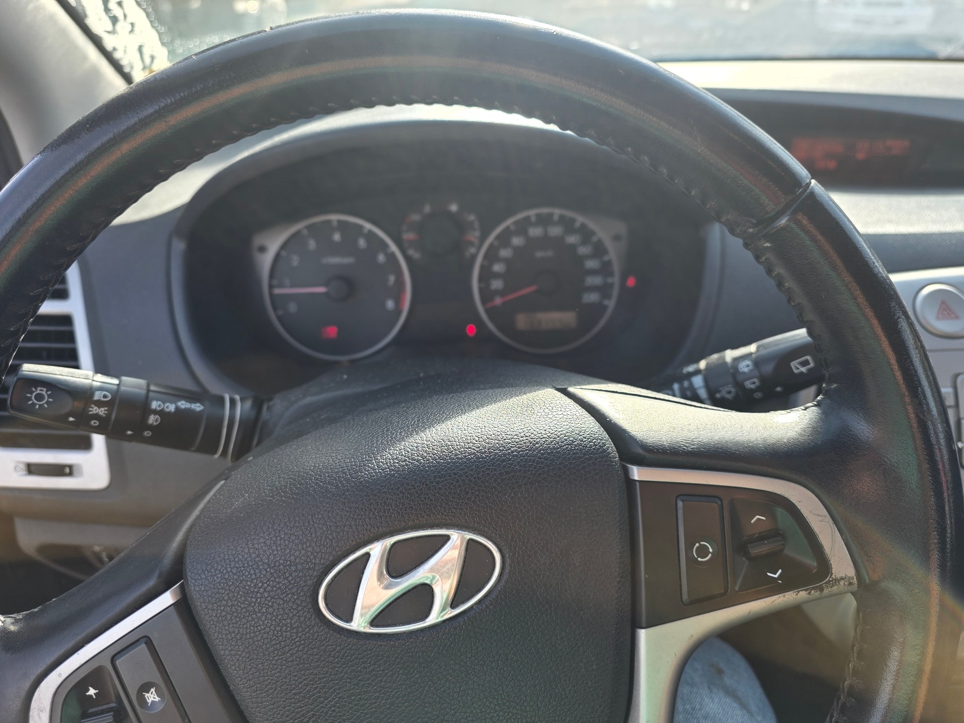 HYUNDAI i20 1.4 Style-image-6
