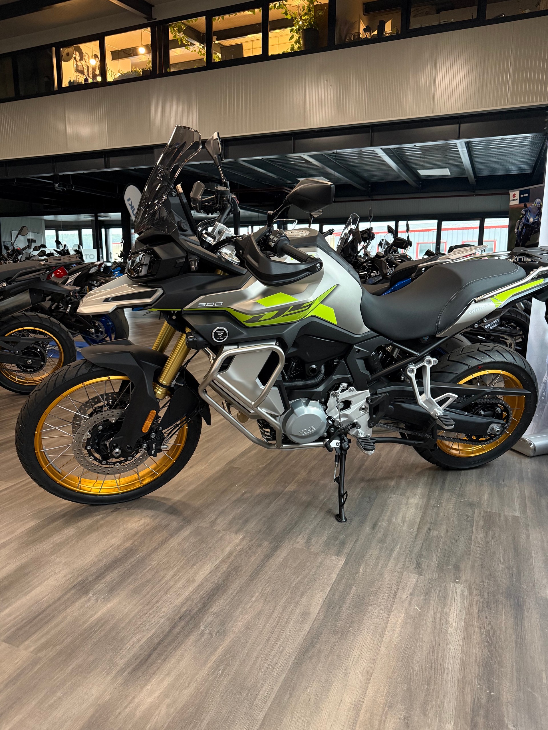 VOGE 900 DSX-image-1