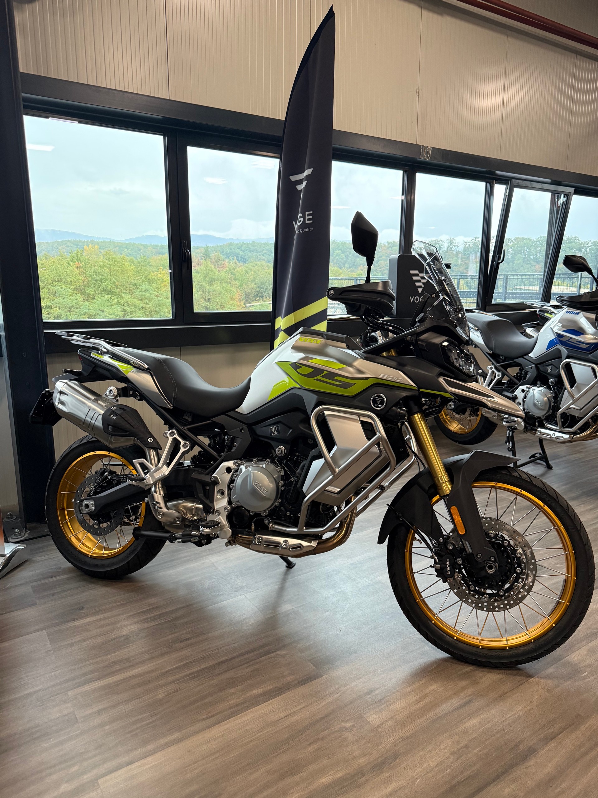 VOGE 900 DSX-image-0