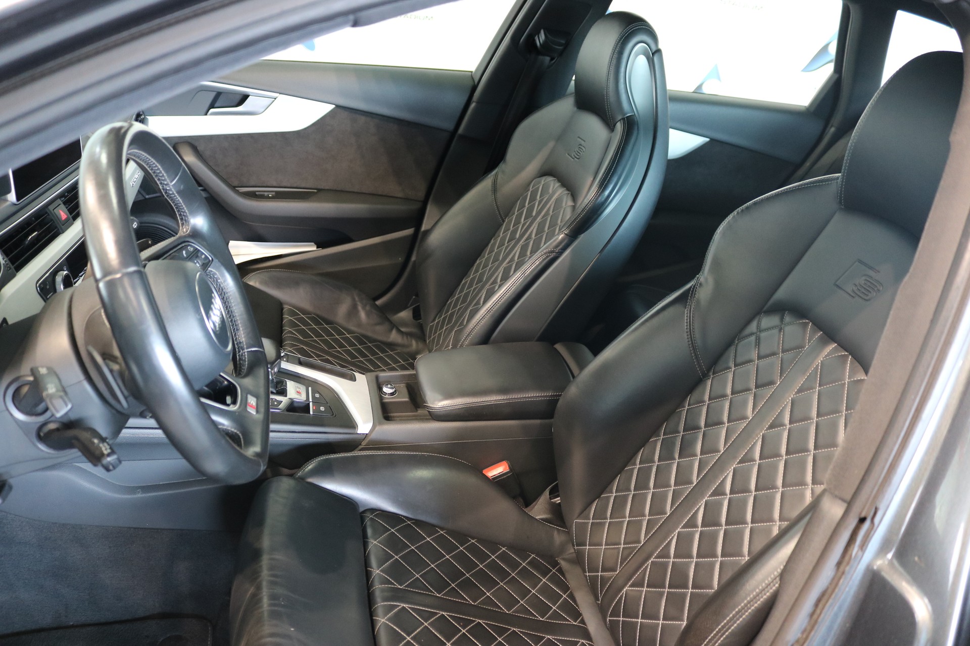 AUDI S4 Avant 3.0 TFSI quattro tiptronic-image-38