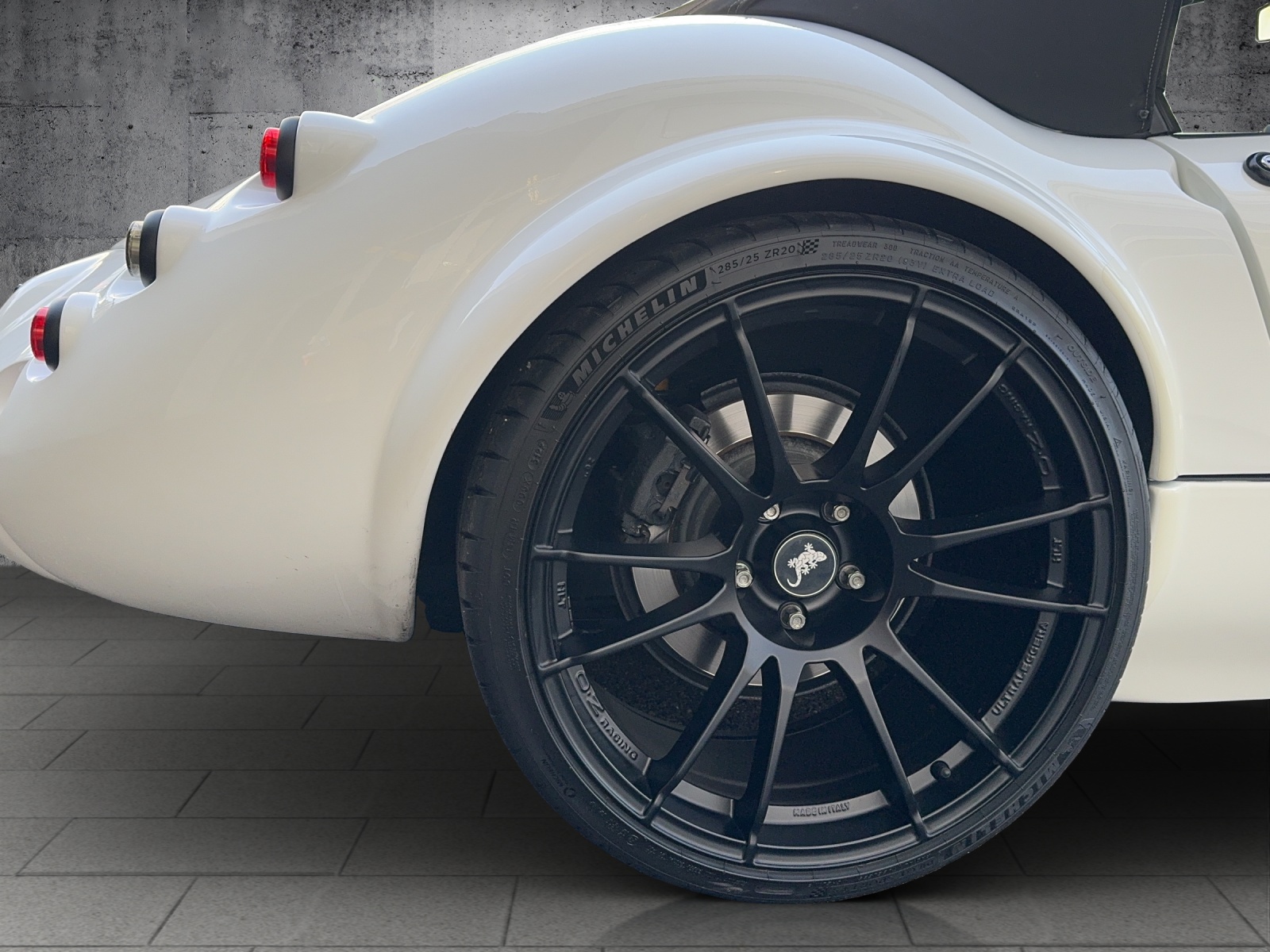 WIESMANN Roadster MF3-image-25