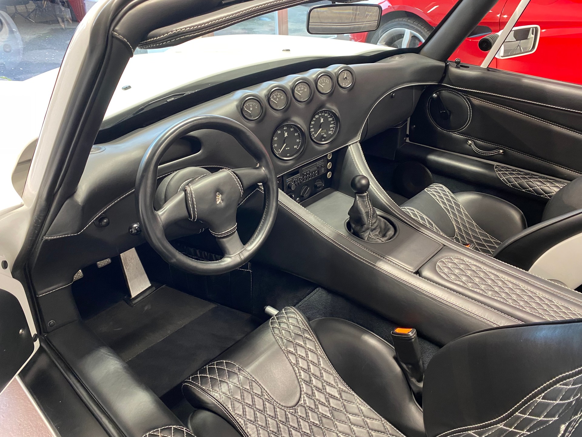 WIESMANN Roadster MF3-showroom-element-1