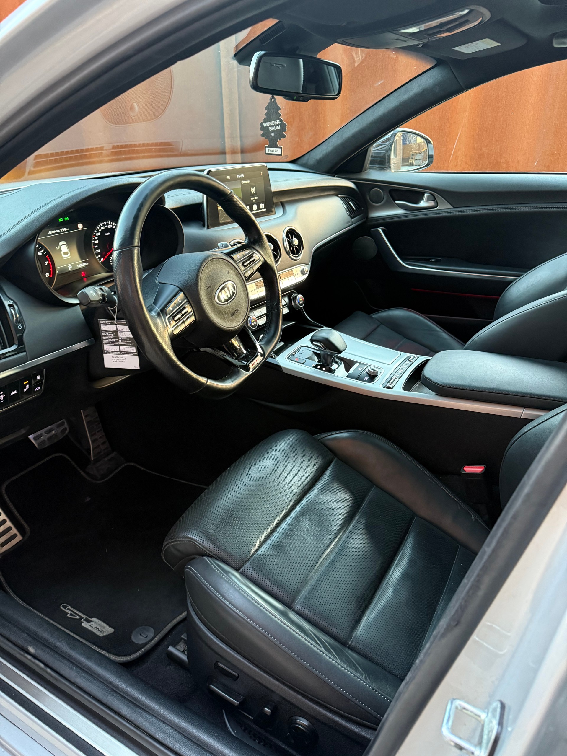 KIA Stinger 3.3 T-GDi GT Automat AWD-image-6
