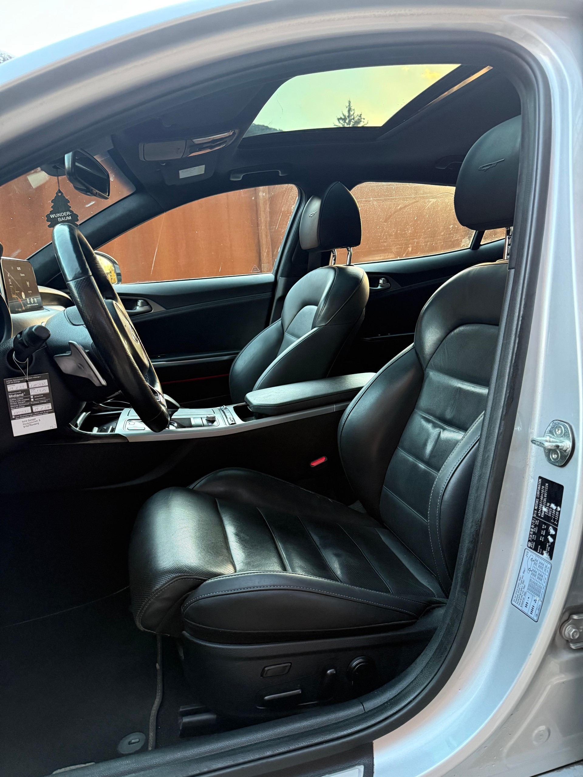 KIA Stinger 3.3 T-GDi GT Automat AWD-image-5