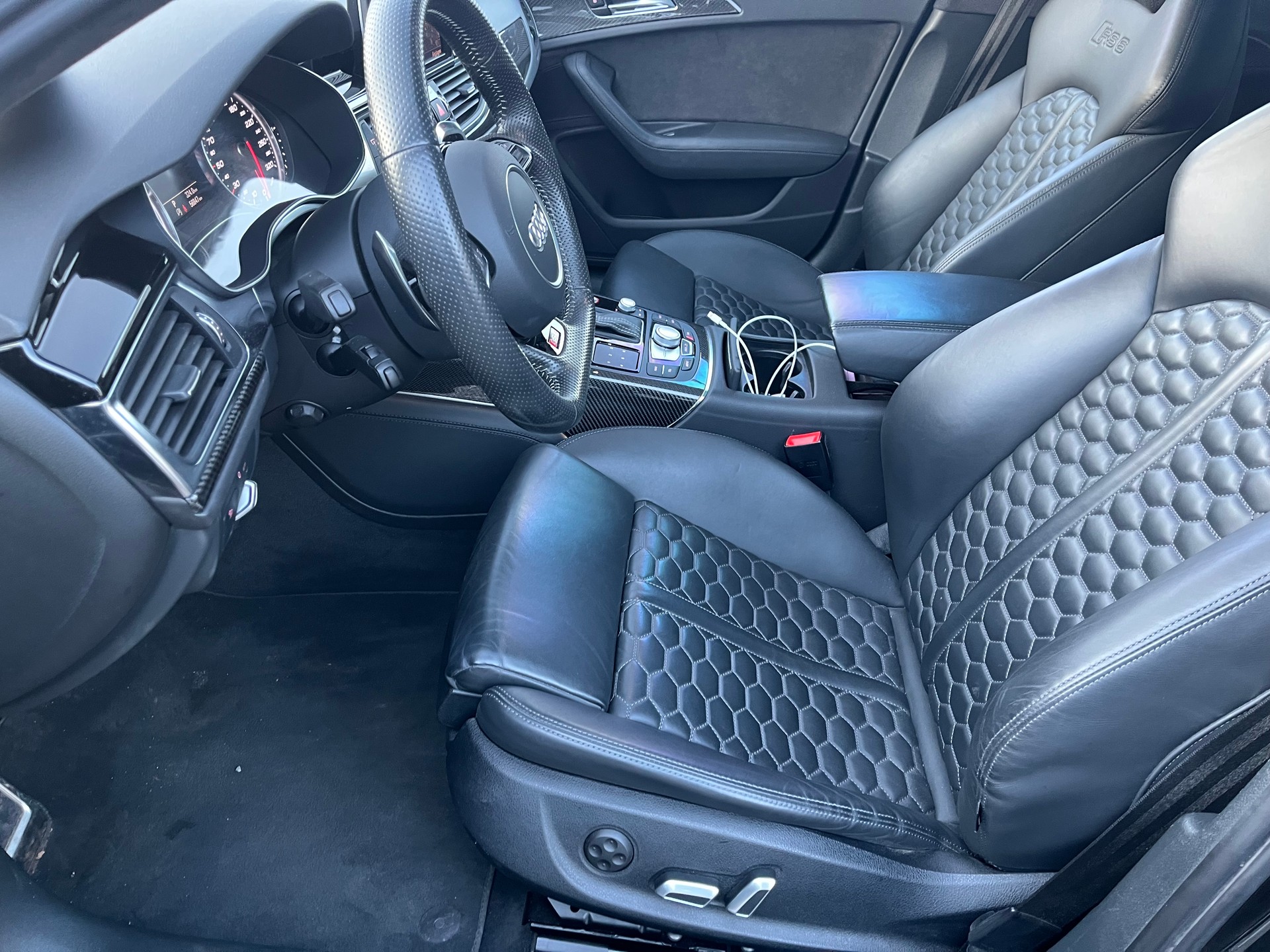 AUDI RS6 Avant 4.0 TFSI V8 performance quattro-image-19