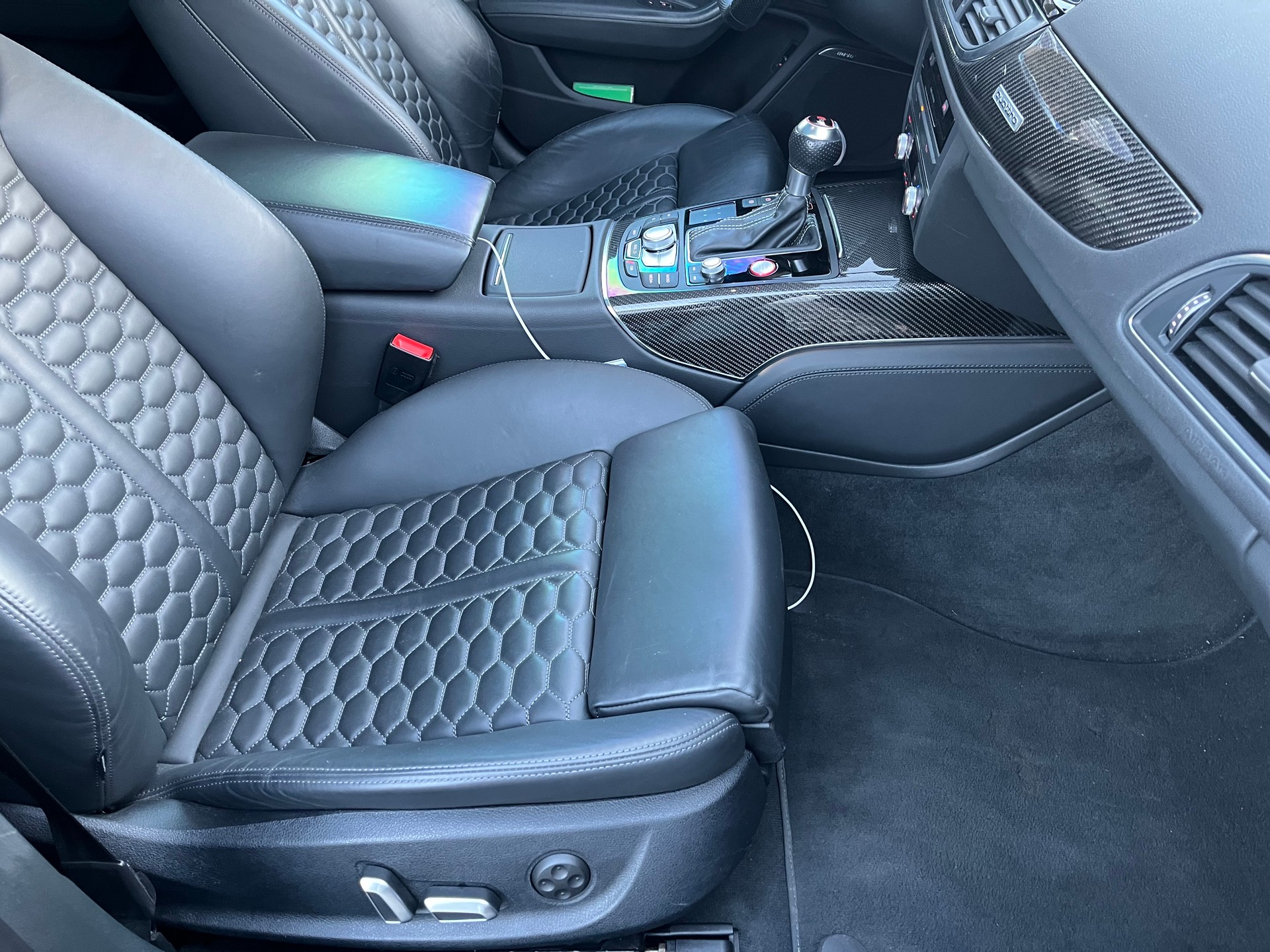 AUDI RS6 Avant 4.0 TFSI V8 performance quattro-image-10