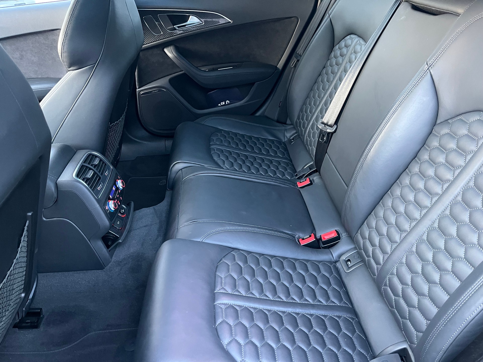 AUDI RS6 Avant 4.0 TFSI V8 performance quattro-image-15