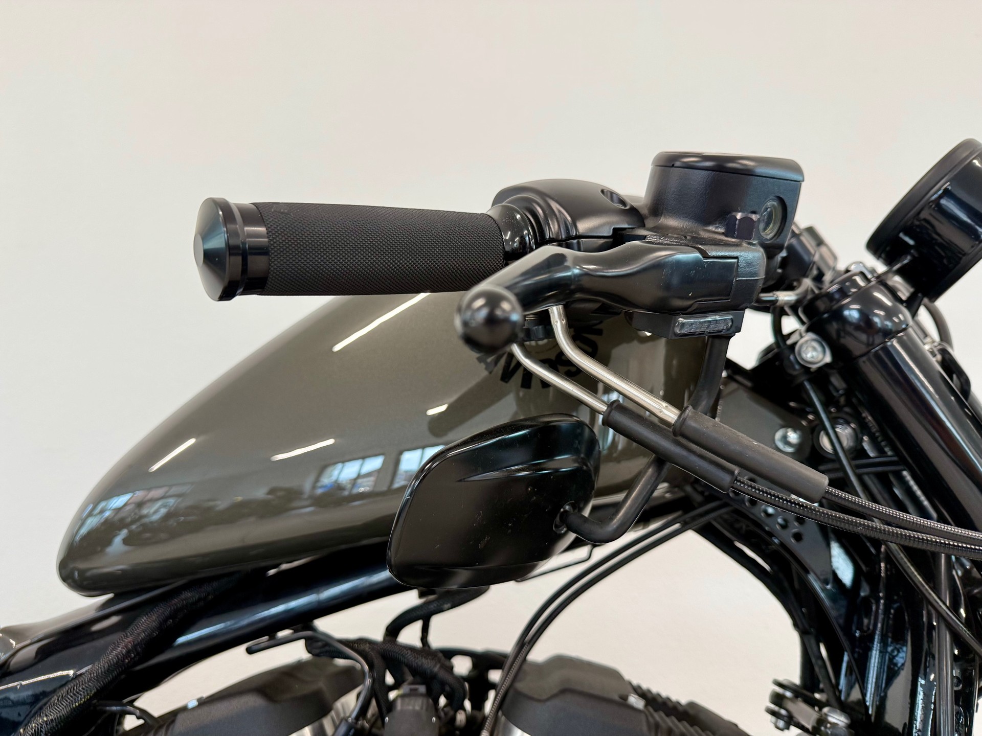 HARLEY-DAVIDSON XL 883 N Sportster Iron ABS-image-4
