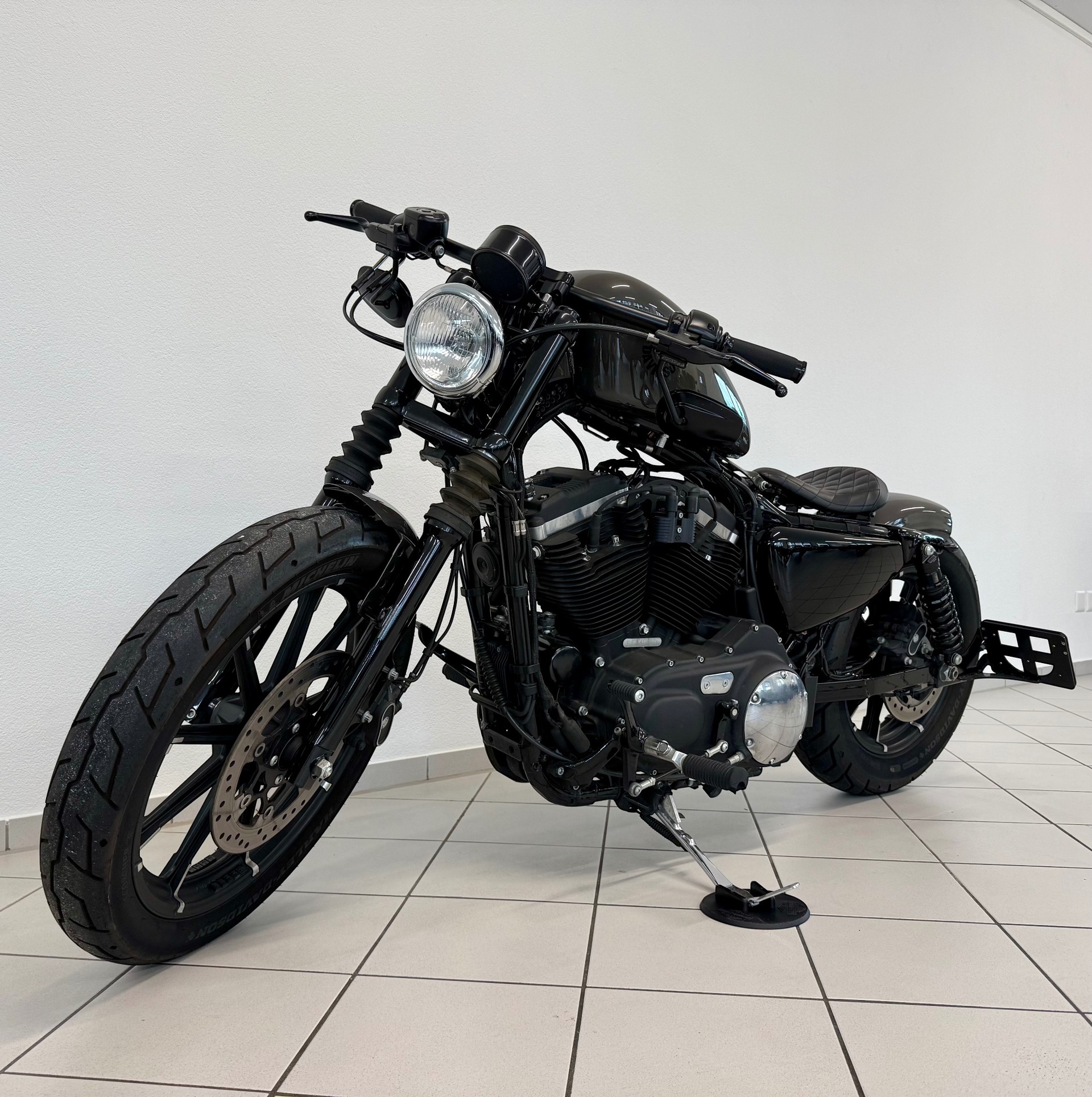 HARLEY-DAVIDSON XL 883 N Sportster Iron ABS-image-9