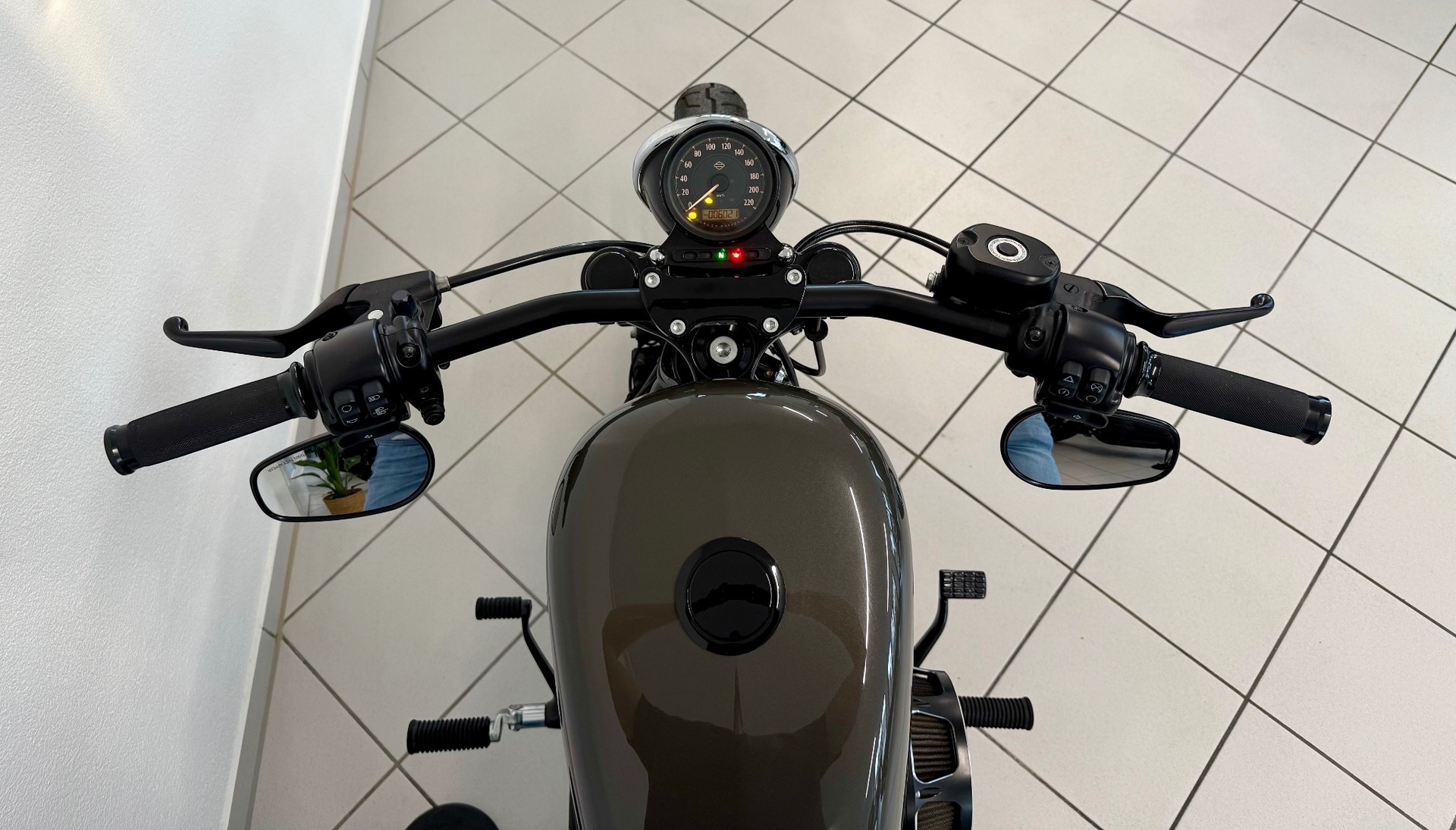 HARLEY-DAVIDSON XL 883 N Sportster Iron ABS-image-8