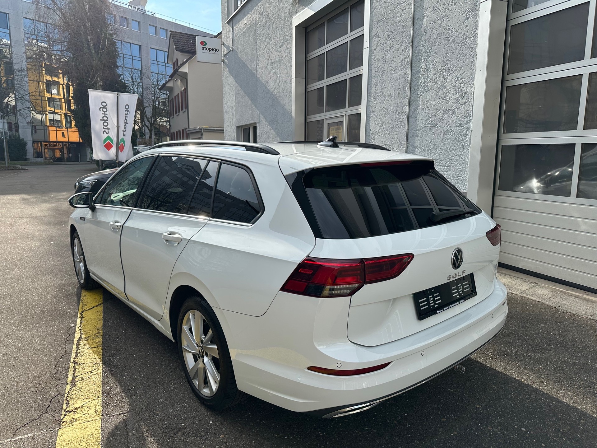VW Golf Variant 2.0 TDI Style DSG-image-5