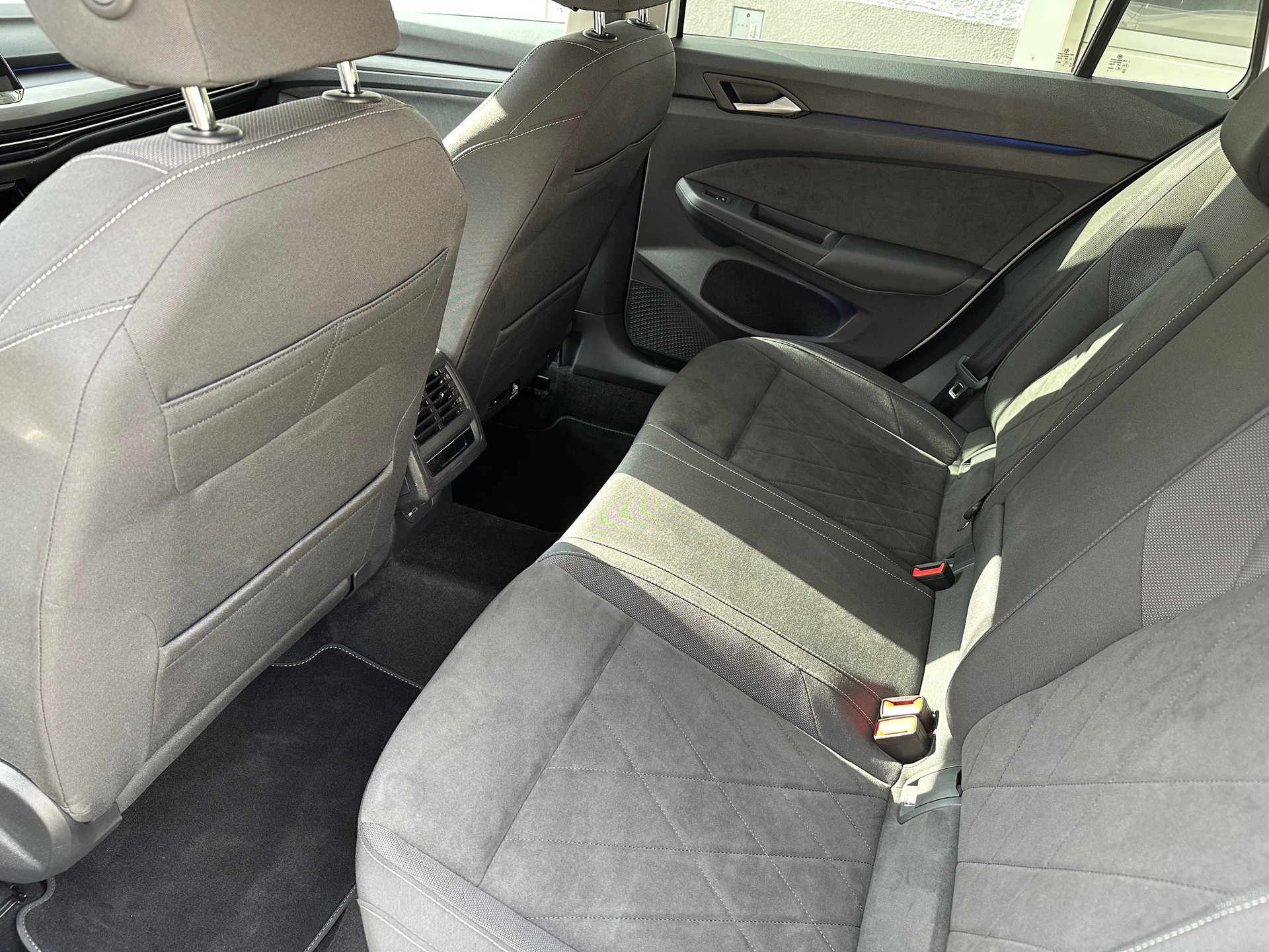 VW Golf Variant 2.0 TDI Style DSG-image-8
