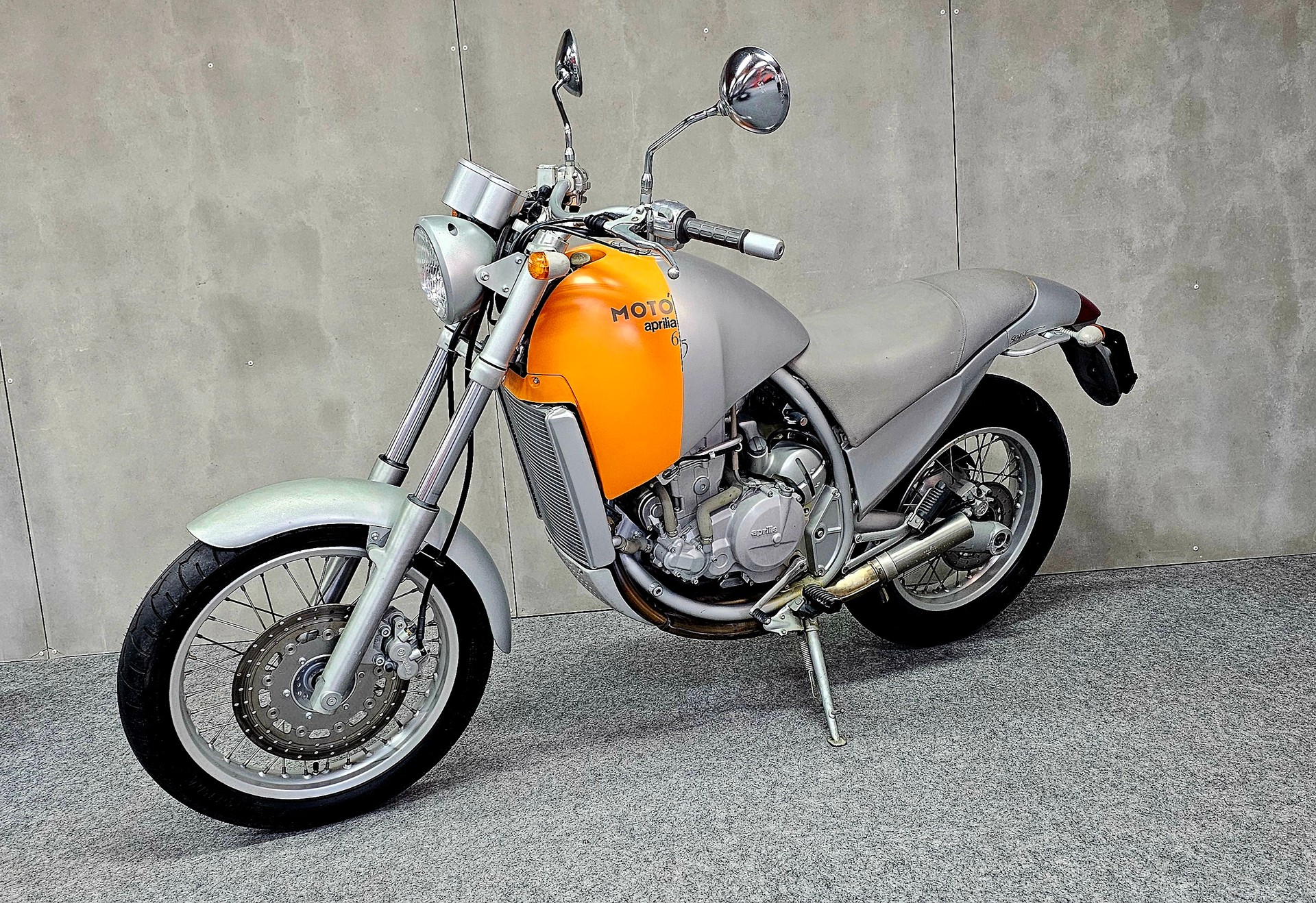 APRILIA Motò 6.5-showroom-element-2