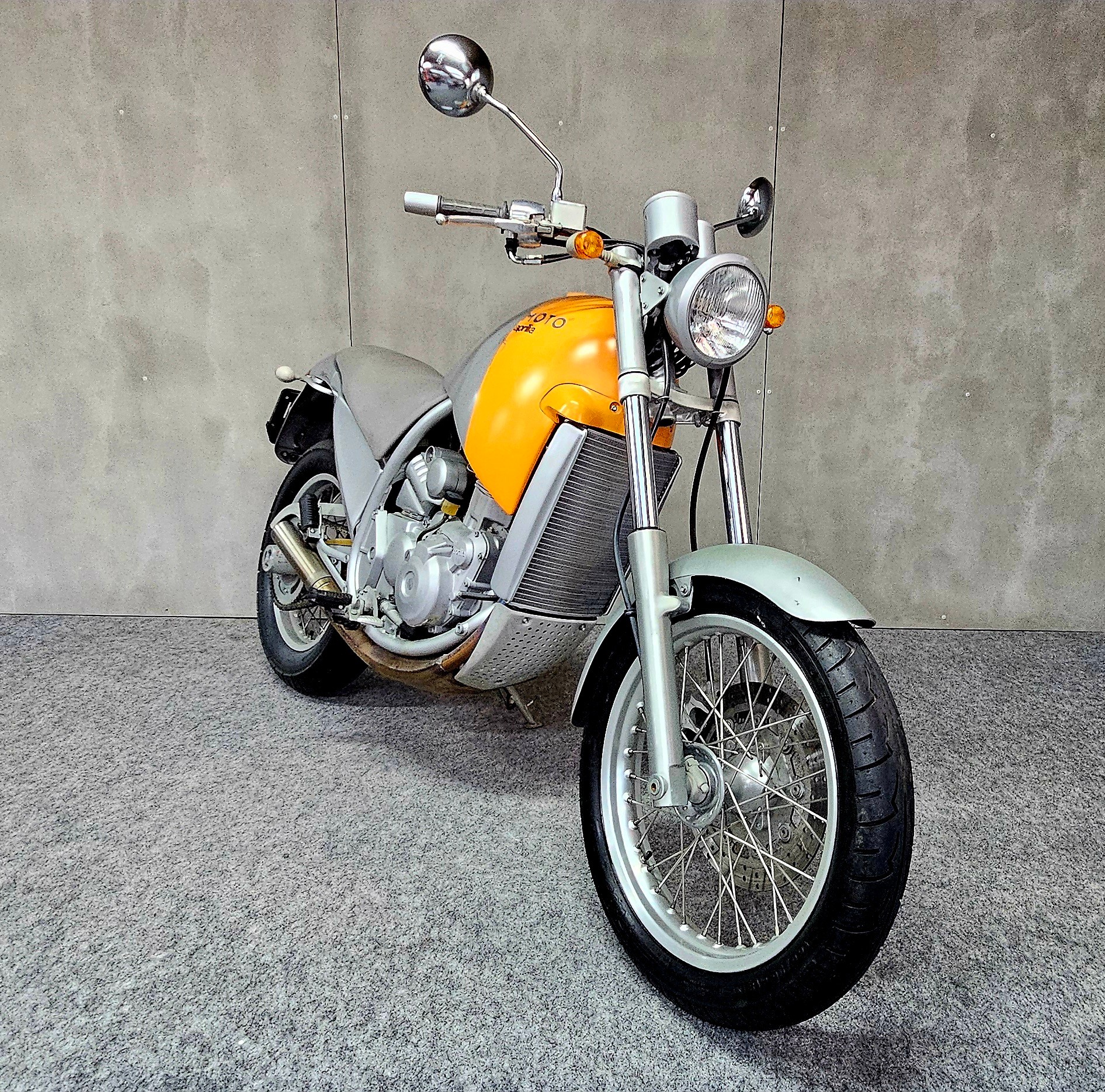 APRILIA Motò 6.5-showroom-element-1