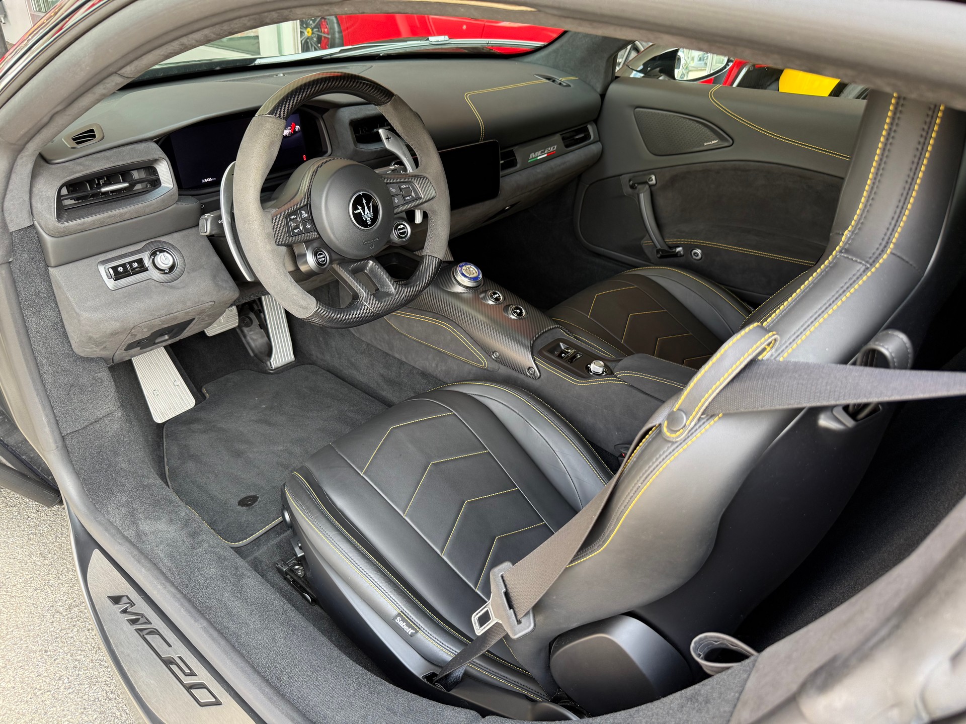 MASERATI MC 20-showroom-element-3