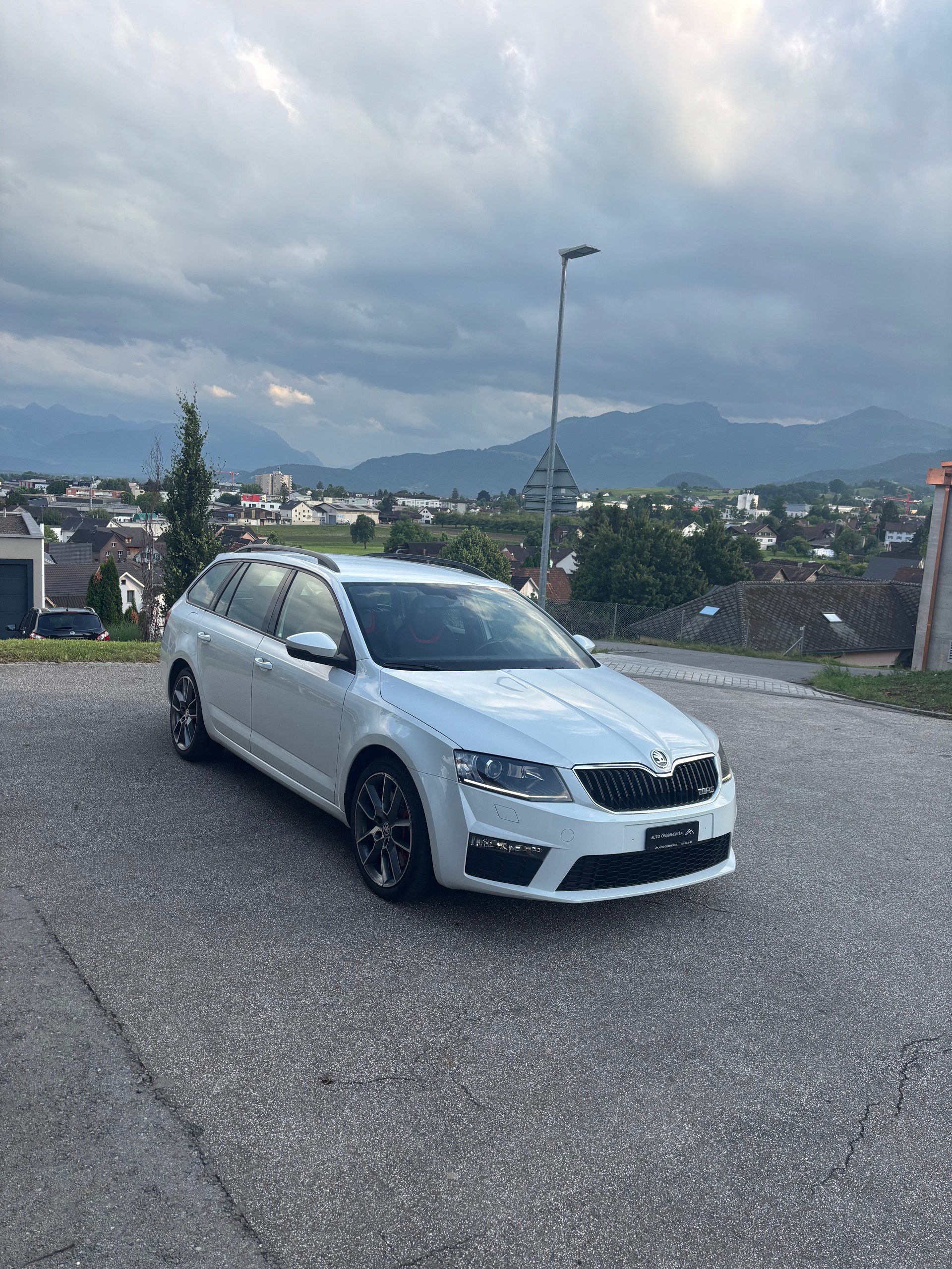 SKODA Octavia Combi 2.0 TDI RS DSG-image-10