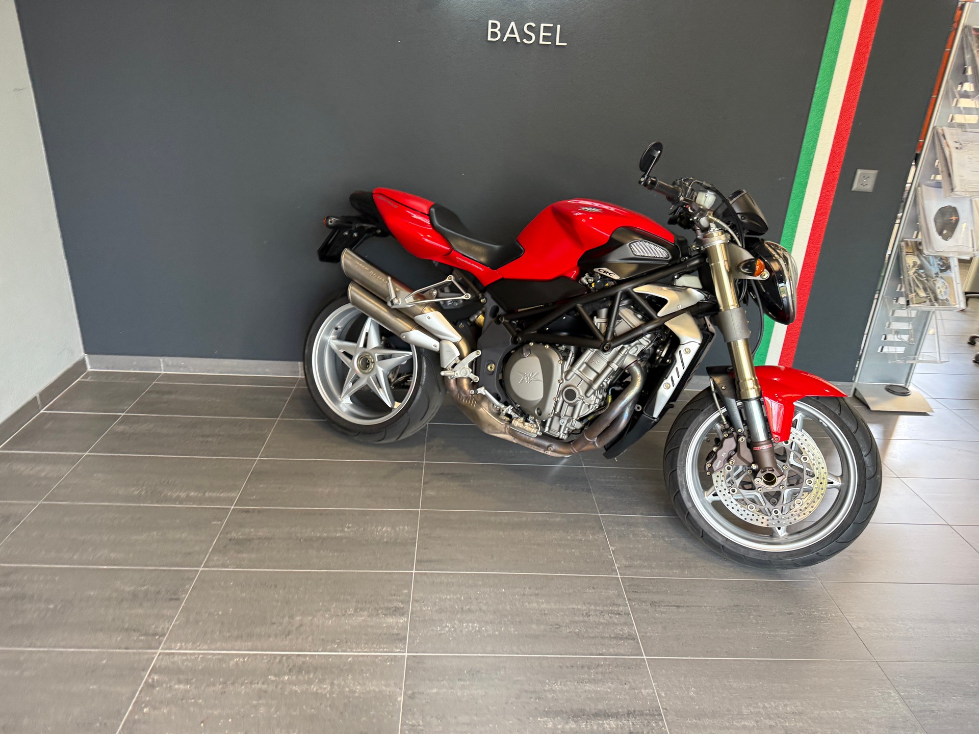MV AGUSTA B4 Brutale 910-image-4