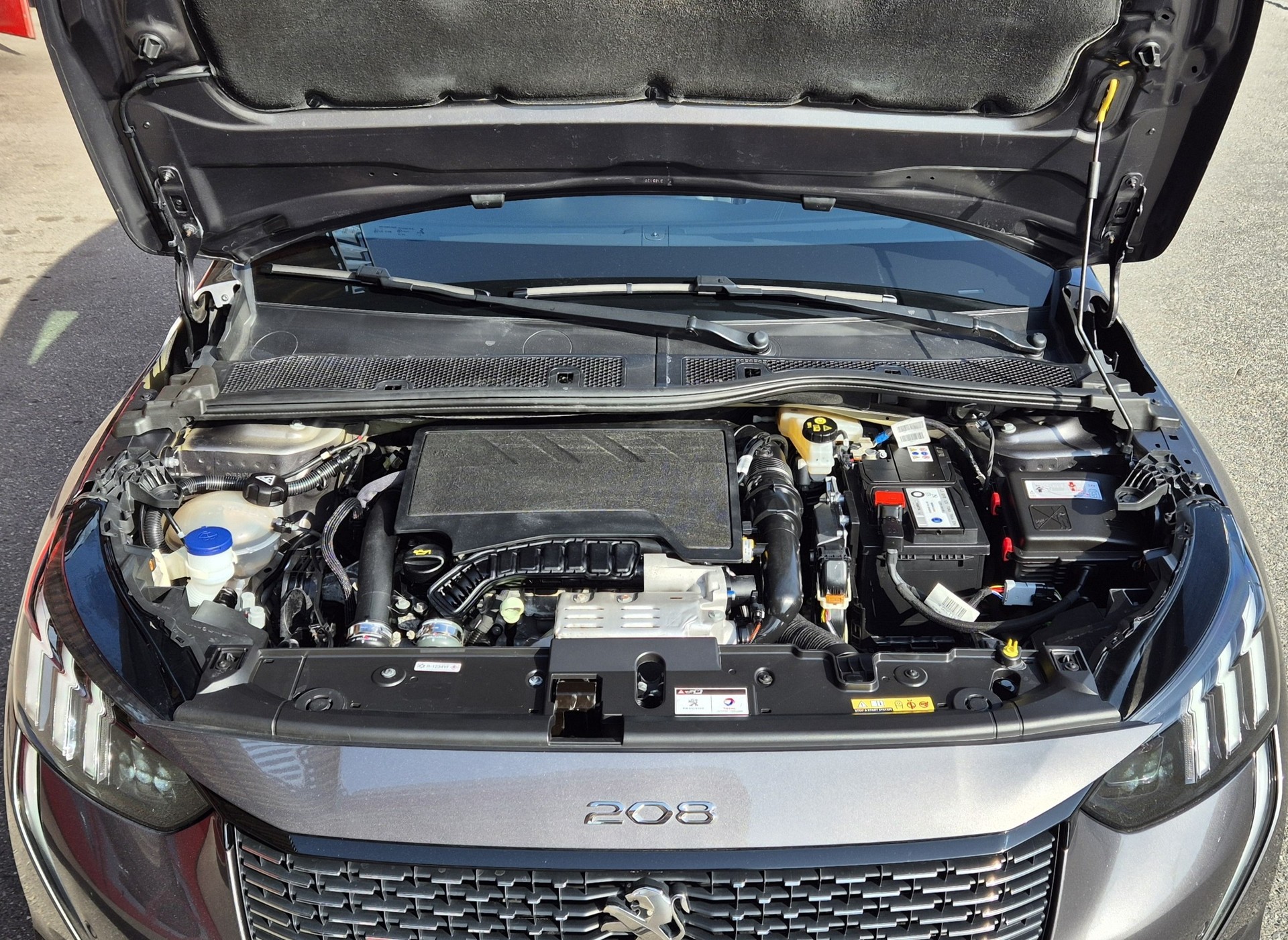 PEUGEOT 208 1.2 PureTech GT Pack EAT8-image-7