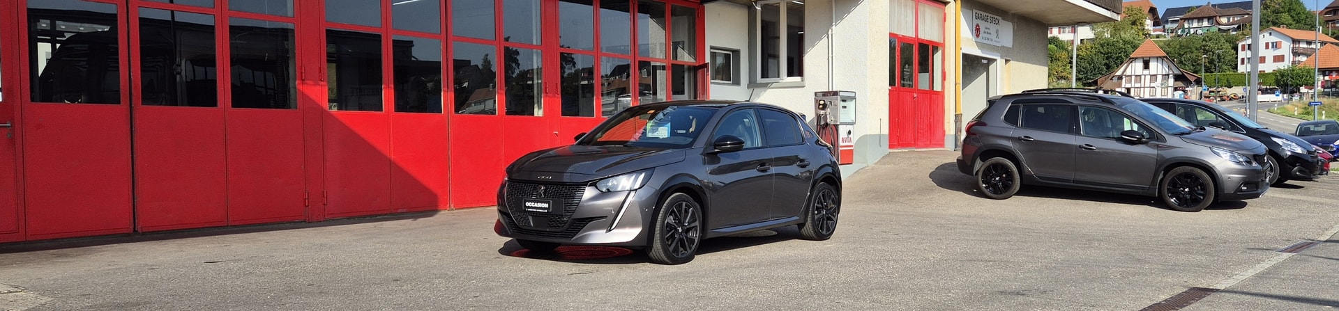 PEUGEOT 208 1.2 PureTech GT Pack EAT8-image-1