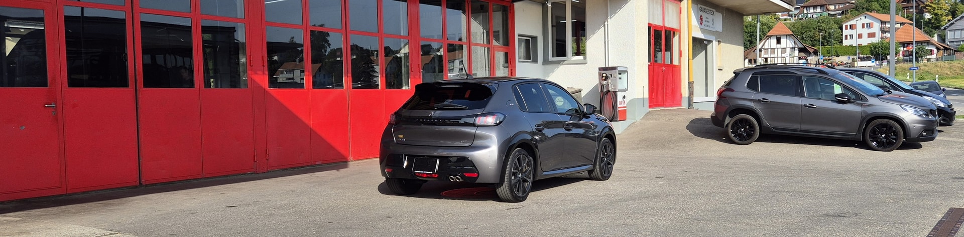 PEUGEOT 208 1.2 PureTech GT Pack EAT8-image-4