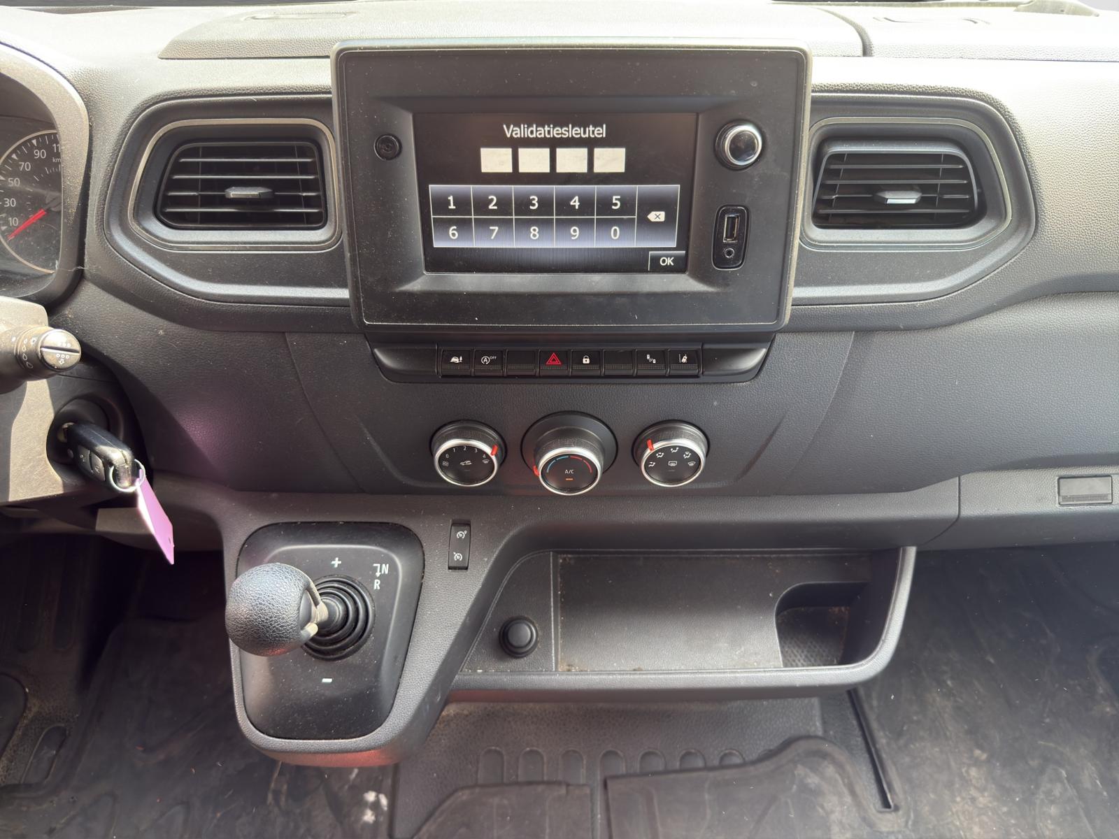 RENAULT Master T35 ENERGY 2.3dCi 180 L2H2 Quickshift-image-12