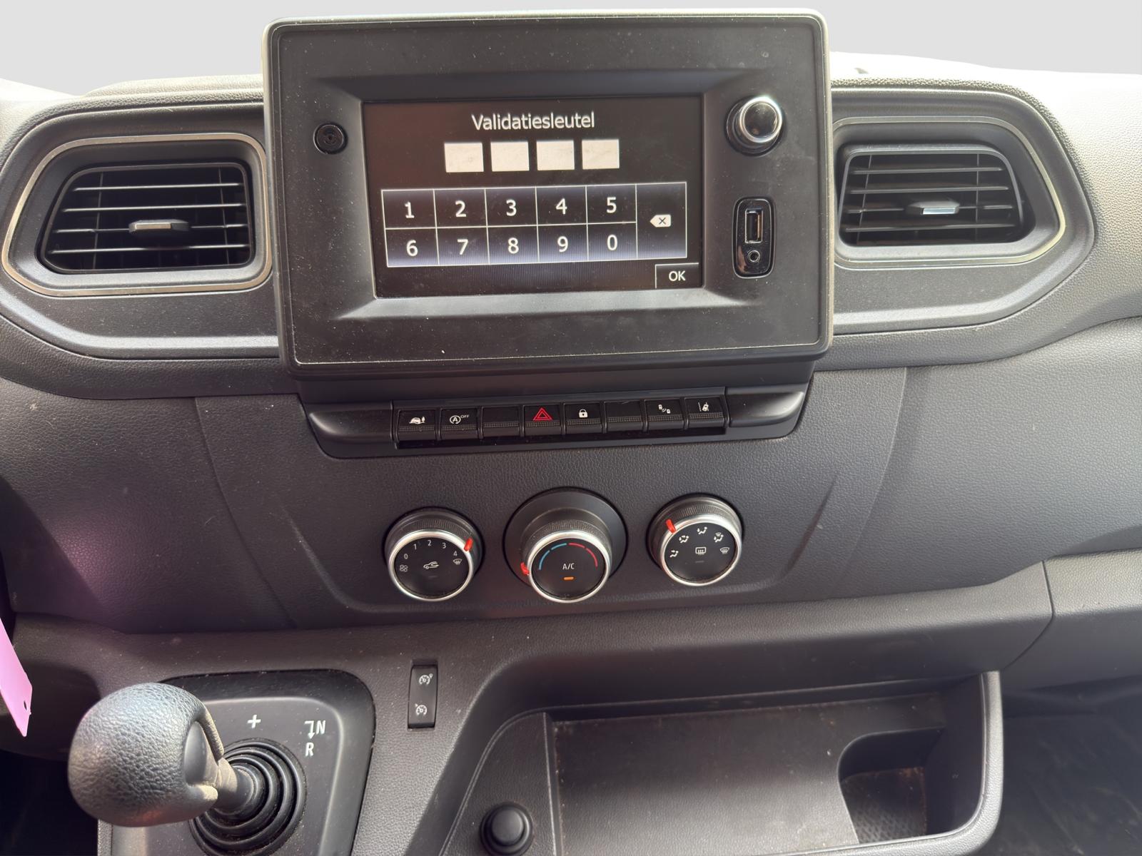 RENAULT Master T35 ENERGY 2.3dCi 180 L2H2 Quickshift-image-13