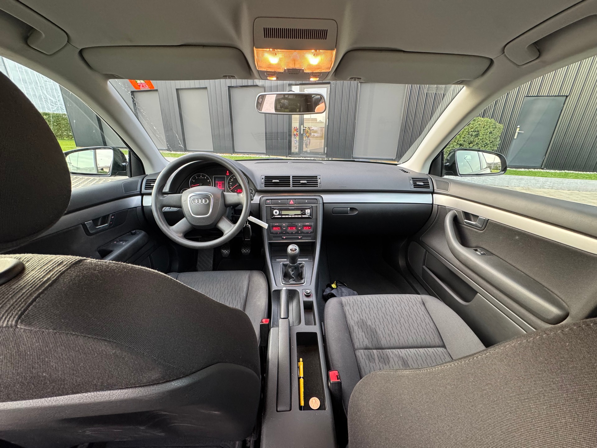 AUDI A4 2.0-image-8