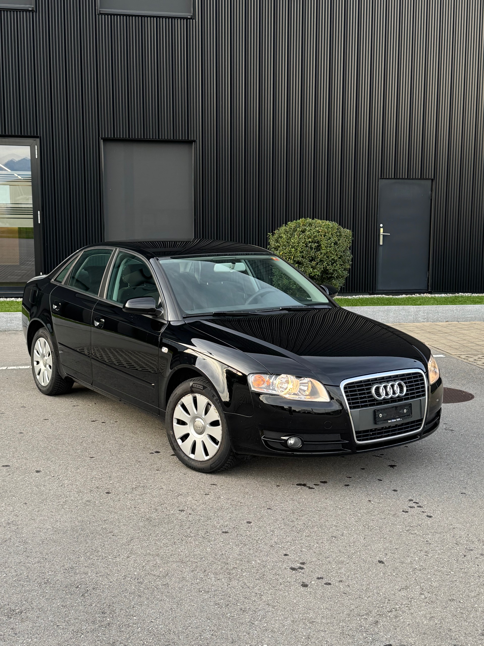 AUDI A4 2.0-image-14