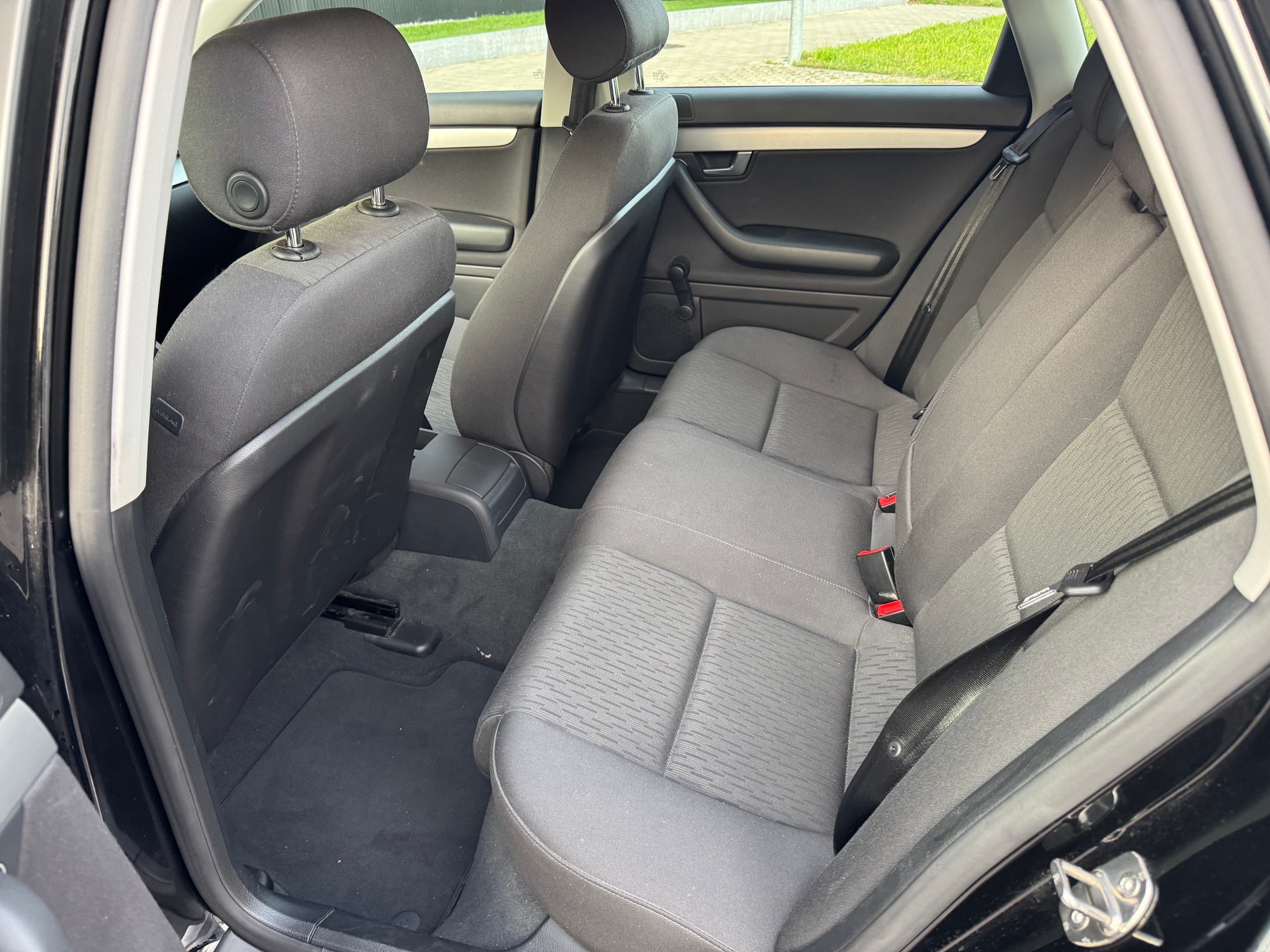 AUDI A4 2.0-image-9