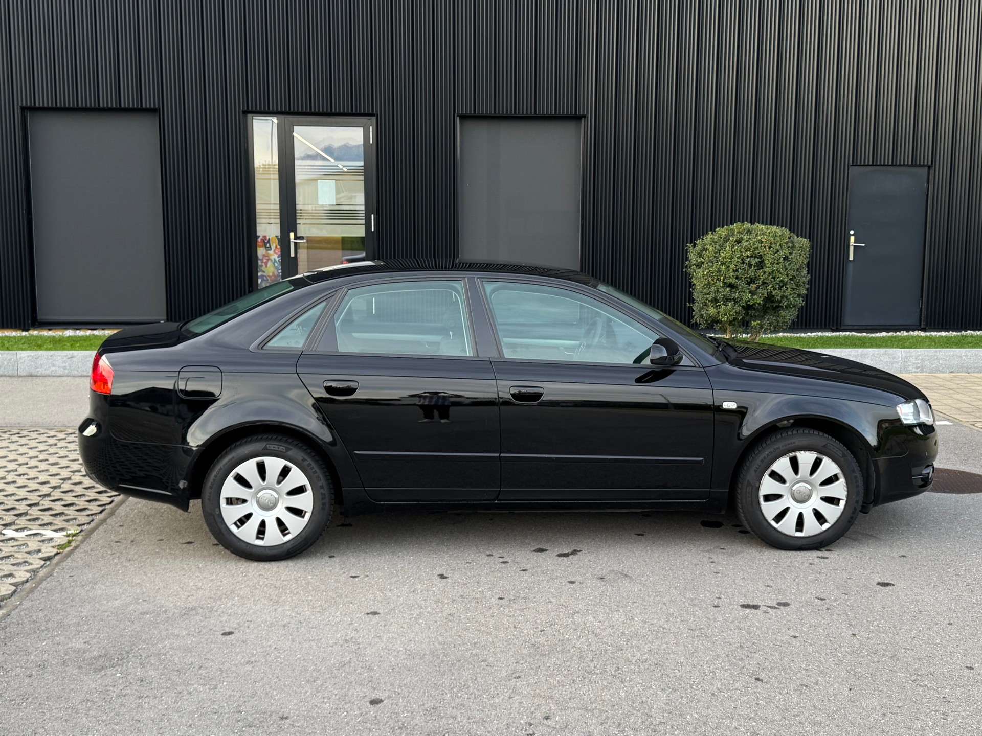 AUDI A4 2.0-image-3