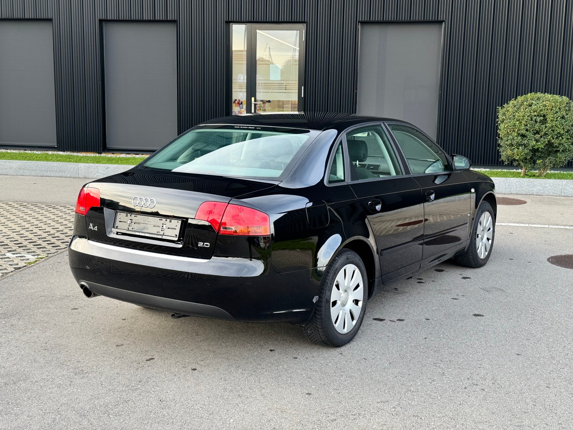 AUDI A4 2.0-image-12